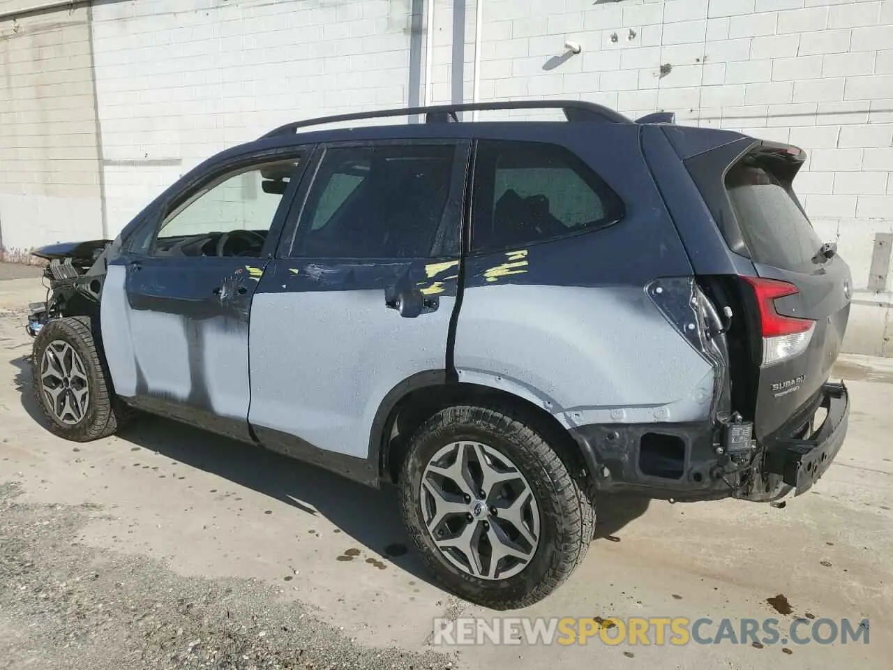 2 fotografías del automóvil dañado JF2SKAJC2LH518295 SUBARU FORESTER 2020