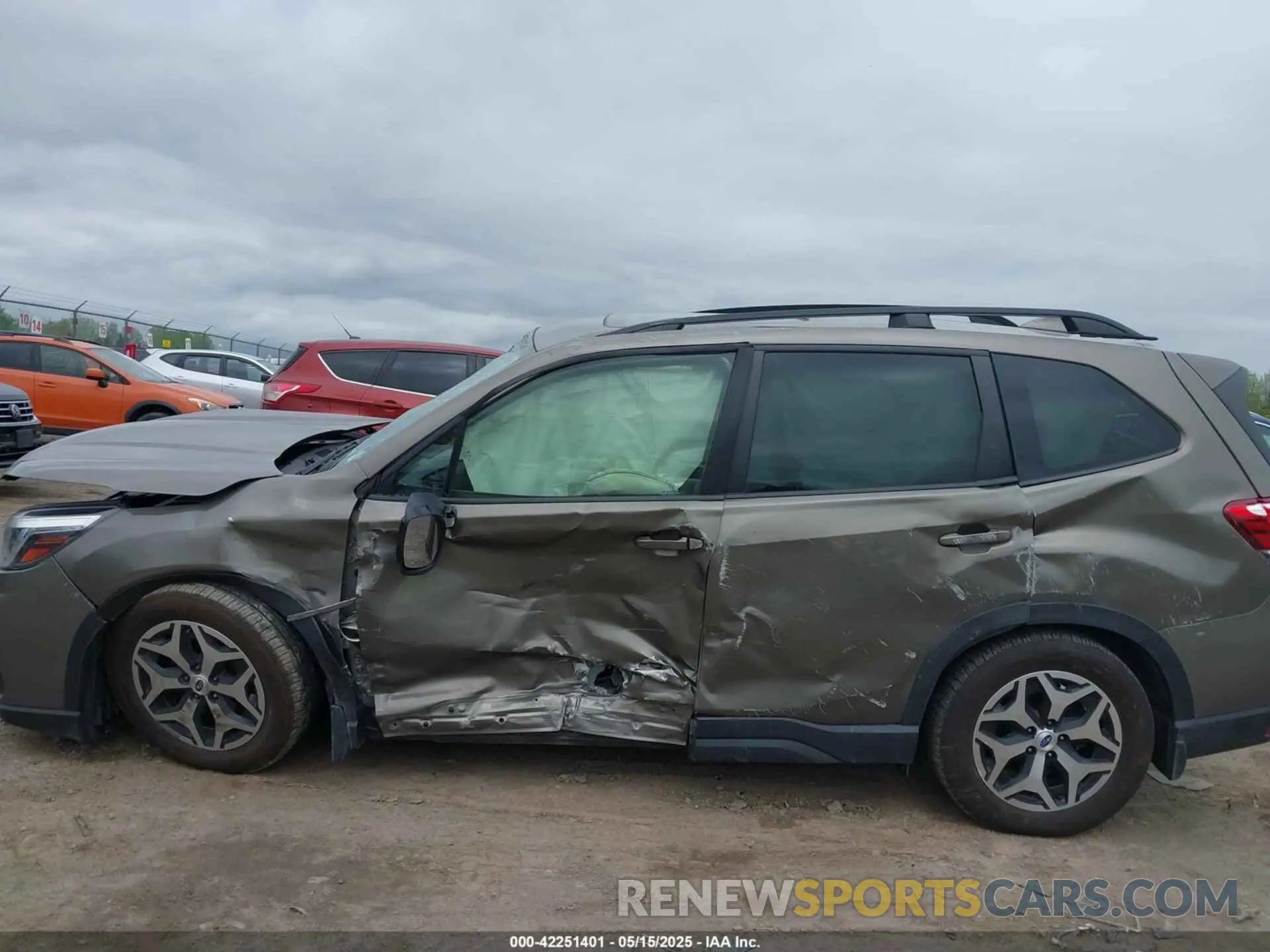 14 fotografías del automóvil dañado JF2SKAJC2LH608689 SUBARU FORESTER 2020