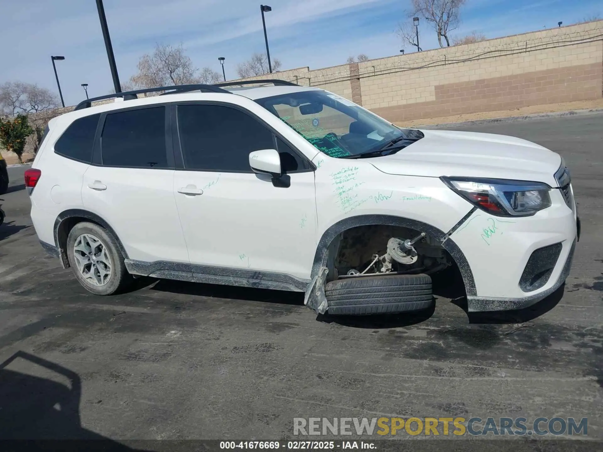 13 fotografías del automóvil dañado JF2SKAJC4LH581561 SUBARU FORESTER 2020