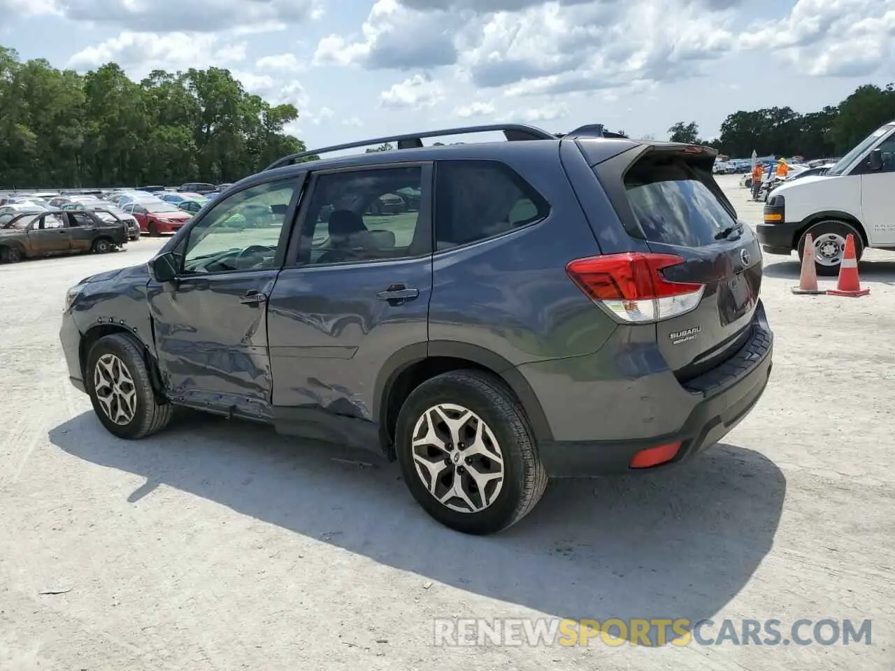 2 fotografías del automóvil dañado JF2SKAJC8LH435003 SUBARU FORESTER 2020