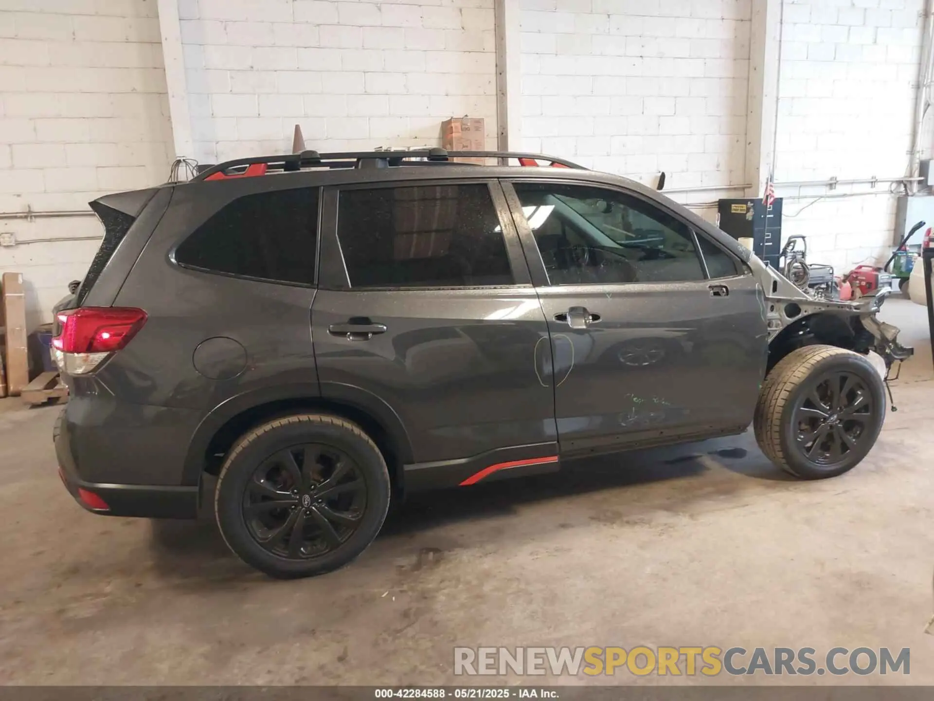 13 fotografías del automóvil dañado JF2SKARC8LH603680 SUBARU FORESTER 2020
