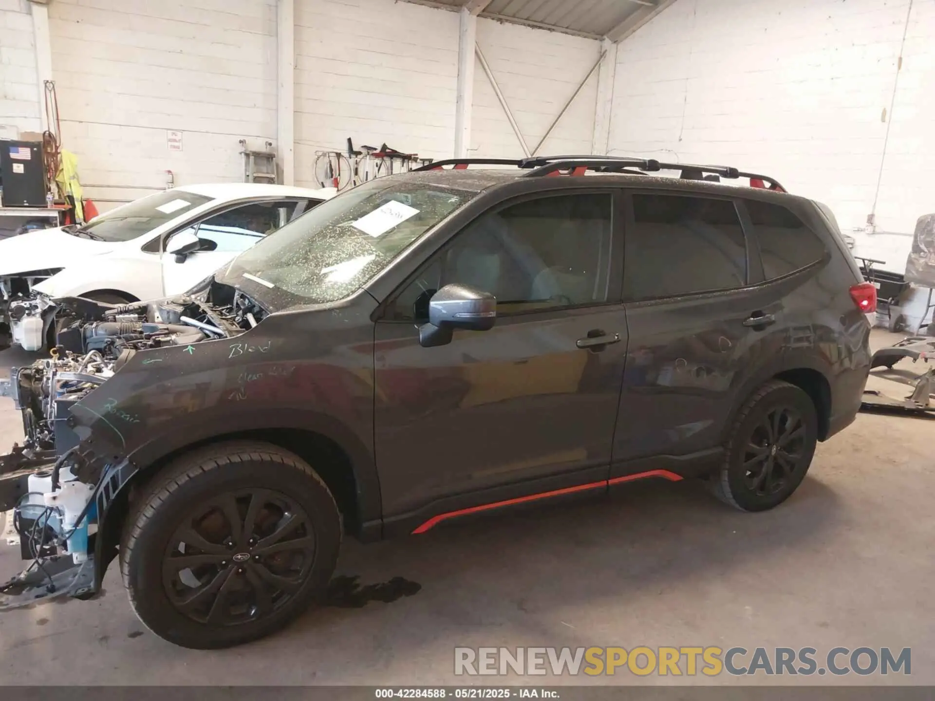 14 fotografías del automóvil dañado JF2SKARC8LH603680 SUBARU FORESTER 2020