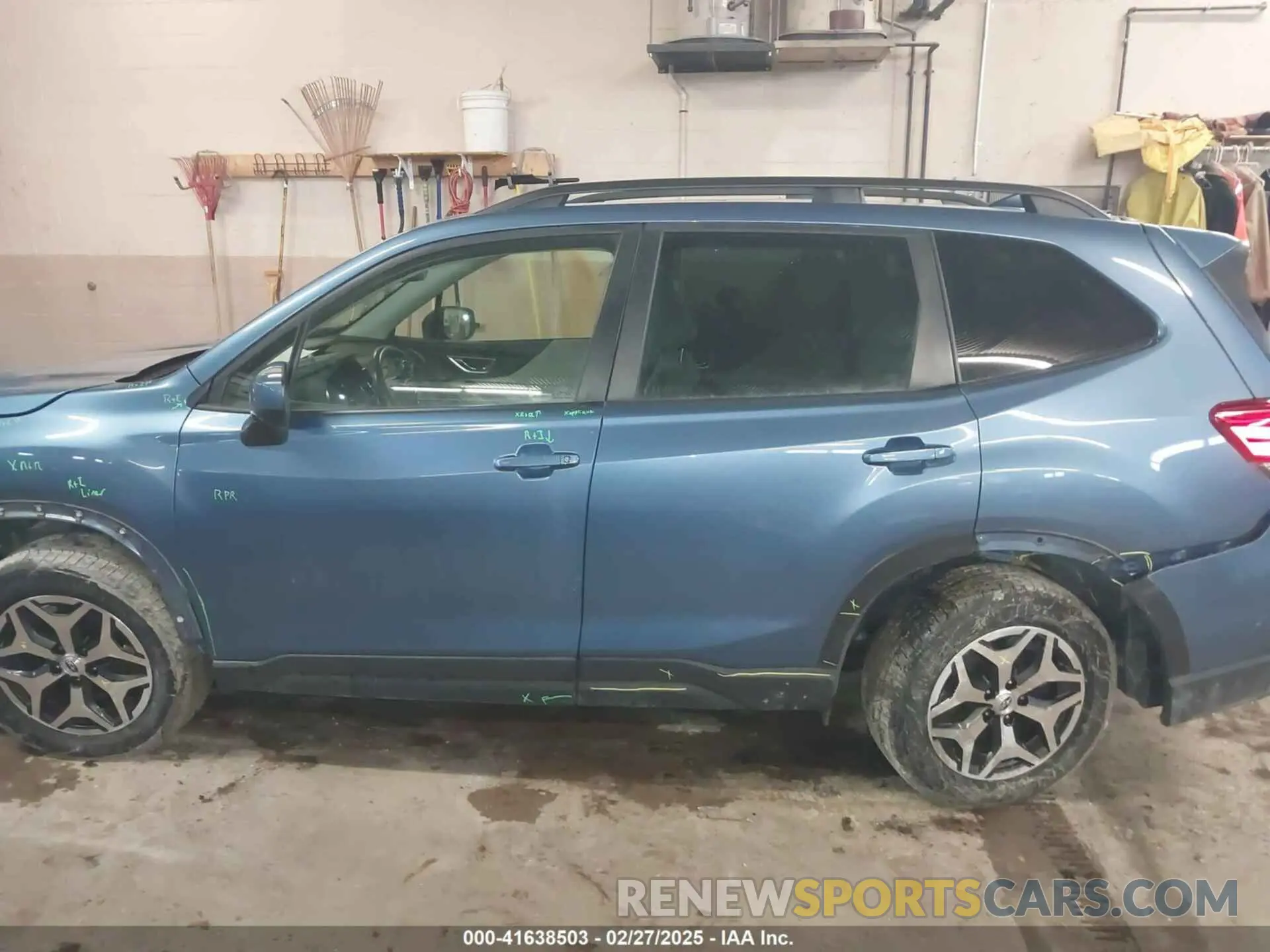 14 fotografías del automóvil dañado JF2SKAFC3MH536525 SUBARU FORESTER 2021
