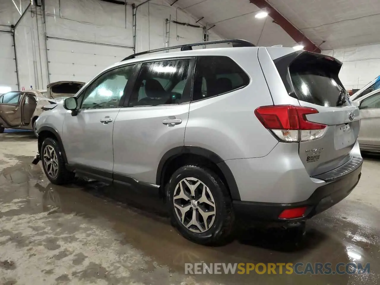 2 fotografías del automóvil dañado JF2SKAJC1MH457085 SUBARU FORESTER 2021