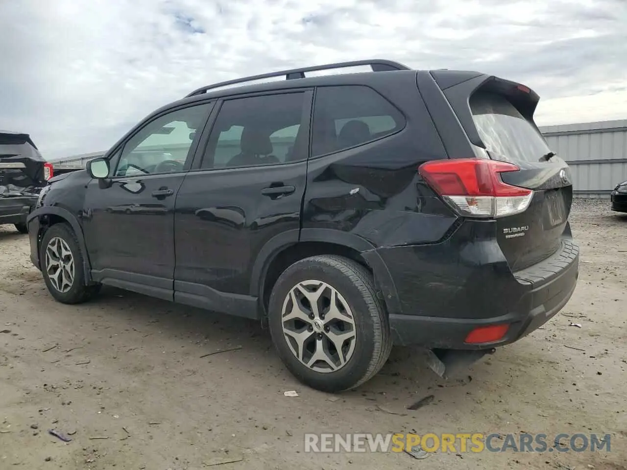 2 fotografías del automóvil dañado JF2SKAJC5MH426602 SUBARU FORESTER 2021