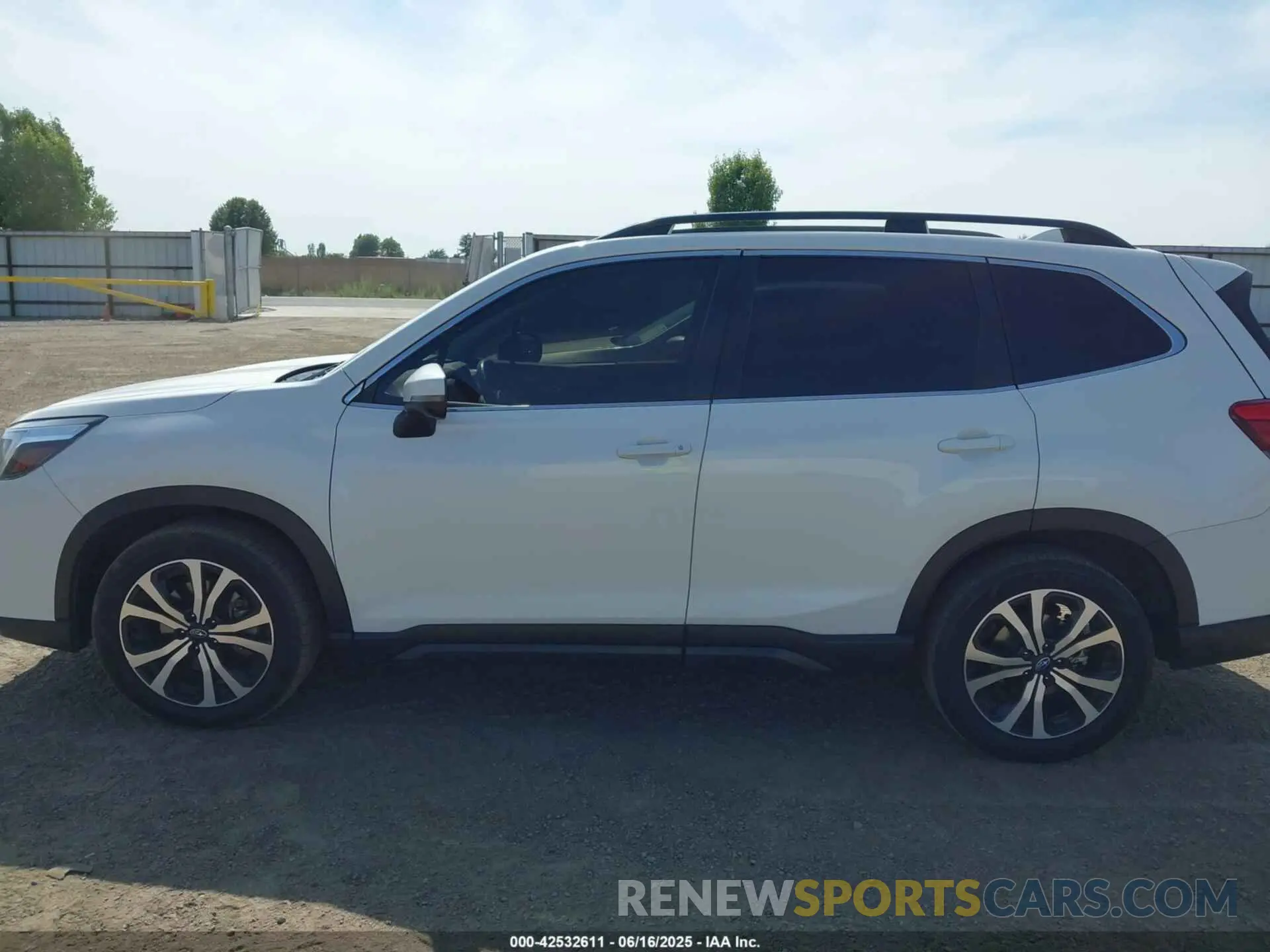 14 fotografías del automóvil dañado JF2SKAUC1MH405368 SUBARU FORESTER 2021