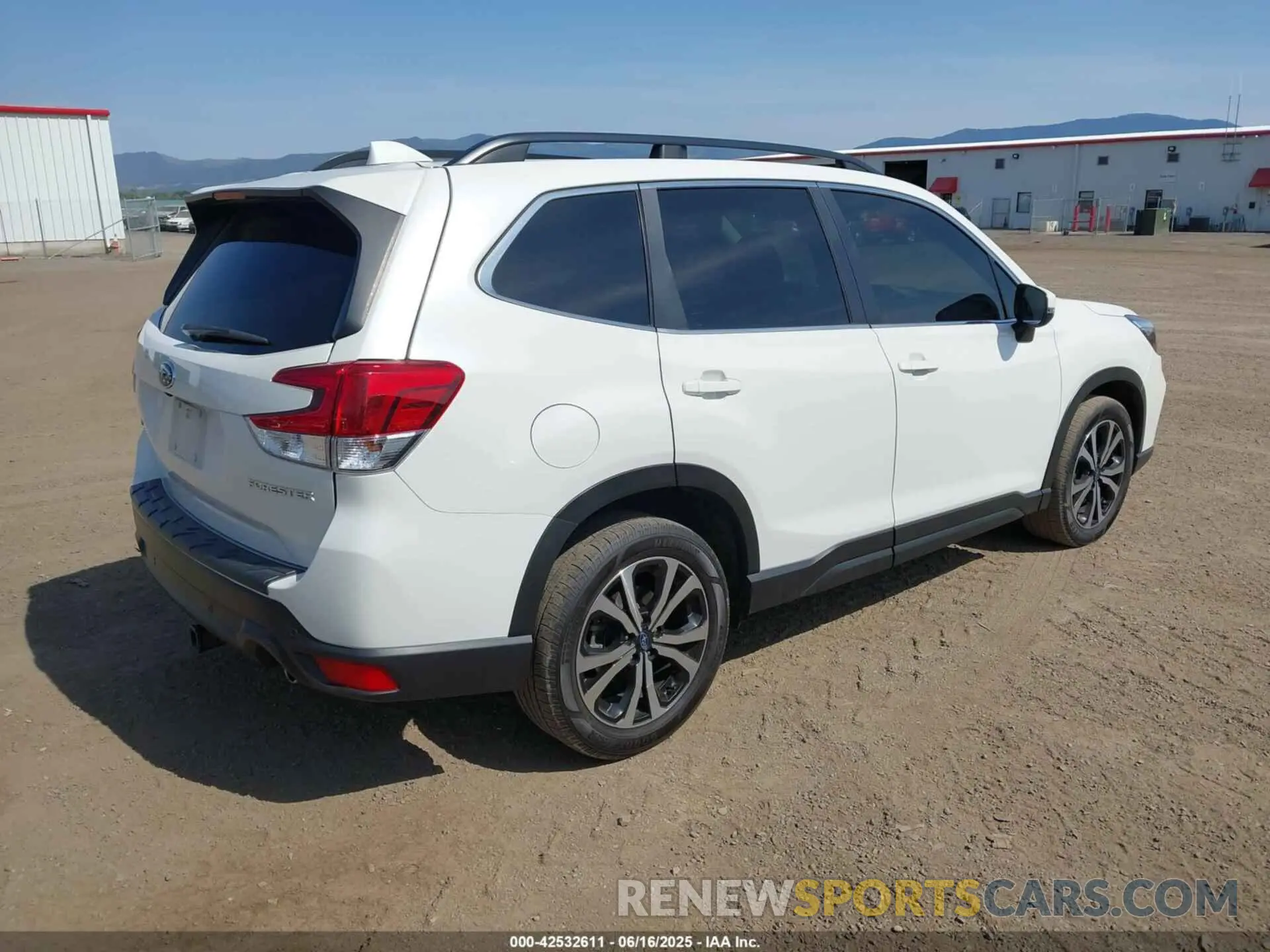 4 fotografías del automóvil dañado JF2SKAUC1MH405368 SUBARU FORESTER 2021