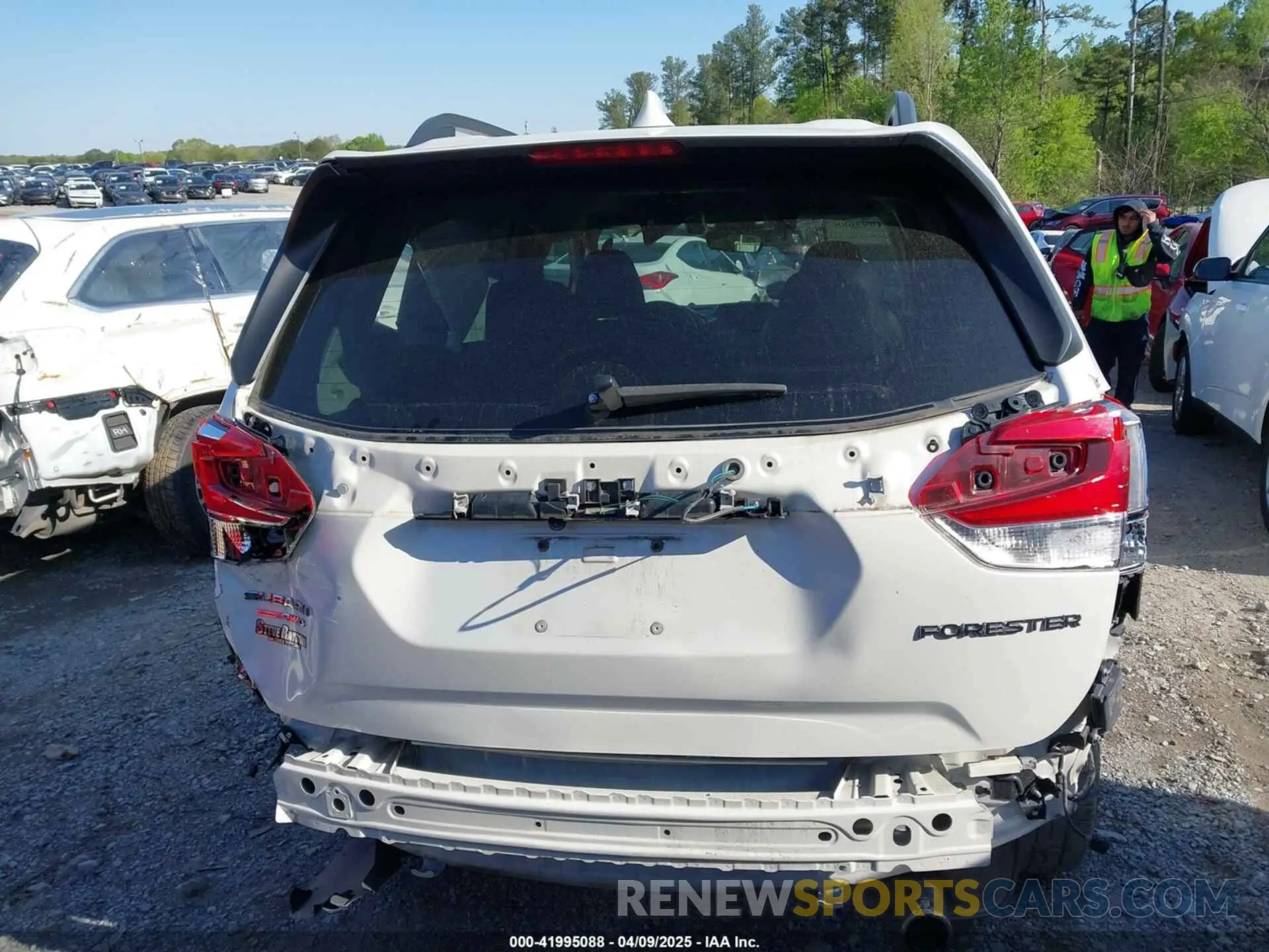 16 fotografías del automóvil dañado JF2SKAUC7MH402832 SUBARU FORESTER 2021