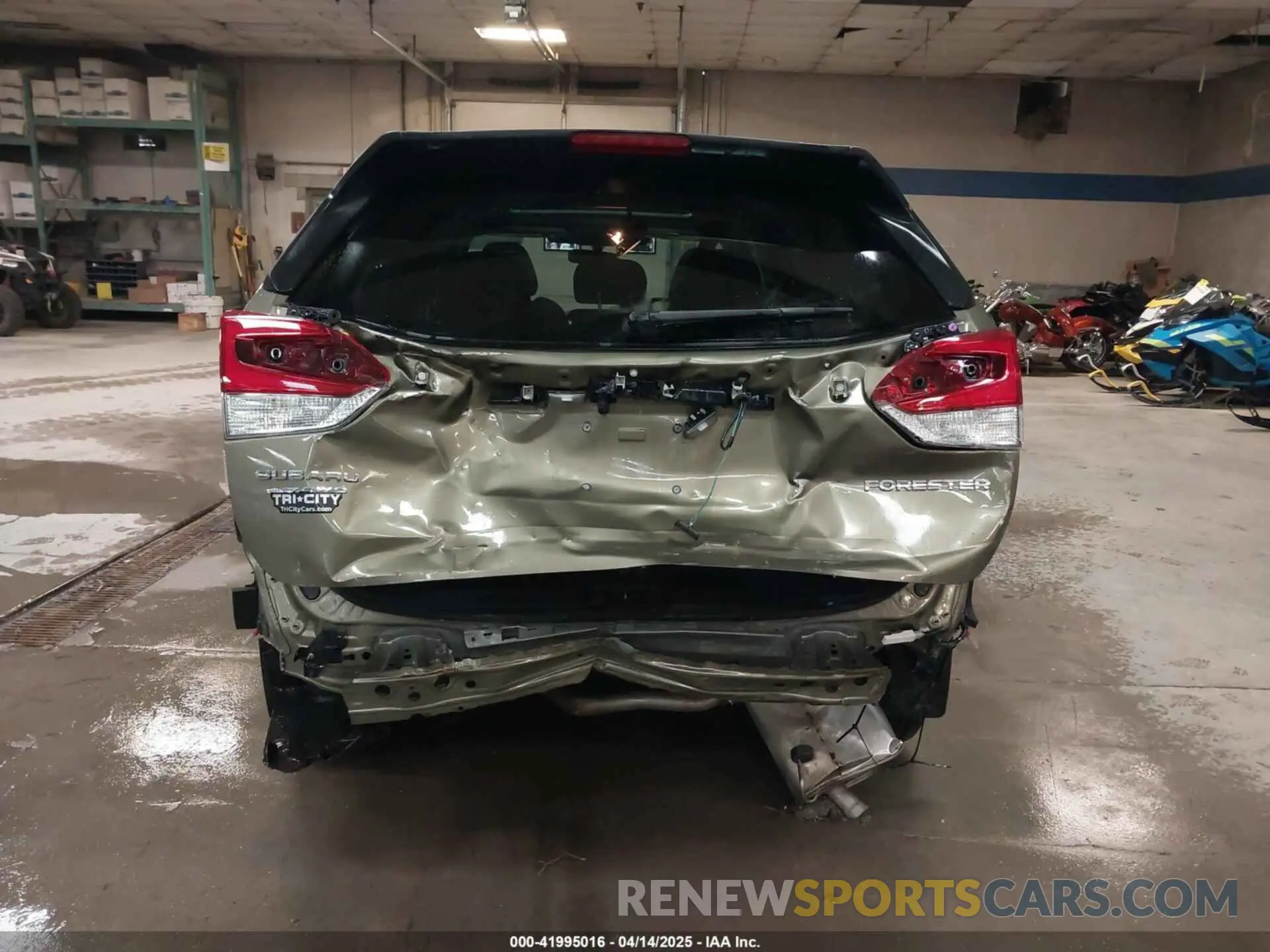 17 fotografías del automóvil dañado JF2SKADC2NH425386 SUBARU FORESTER 2022