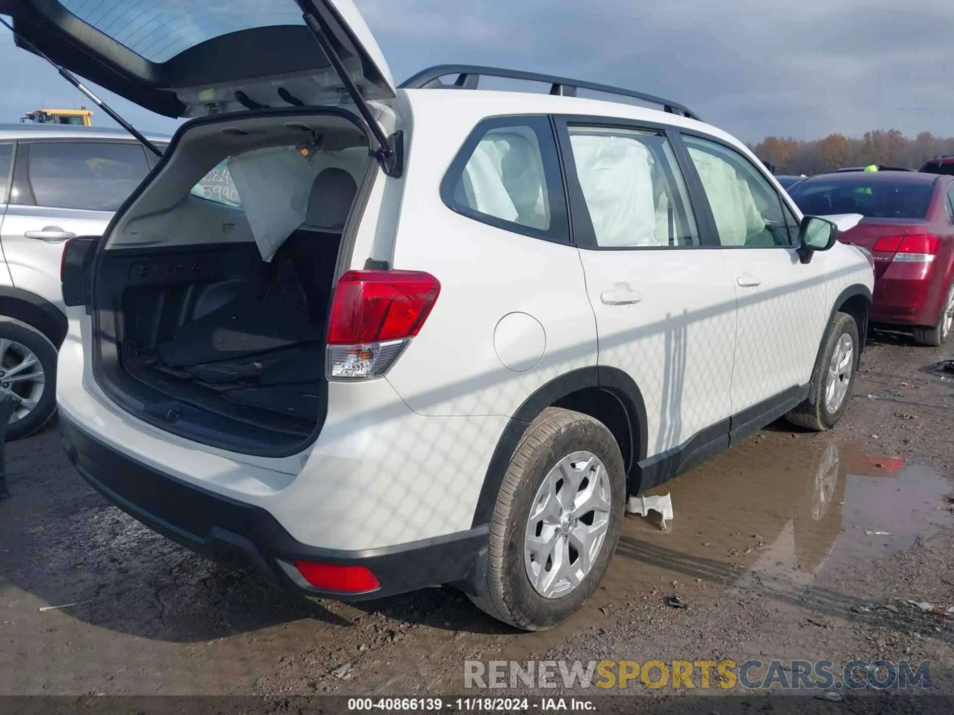 4 fotografías del automóvil dañado JF2SKACC6PH402164 SUBARU FORESTER 2023