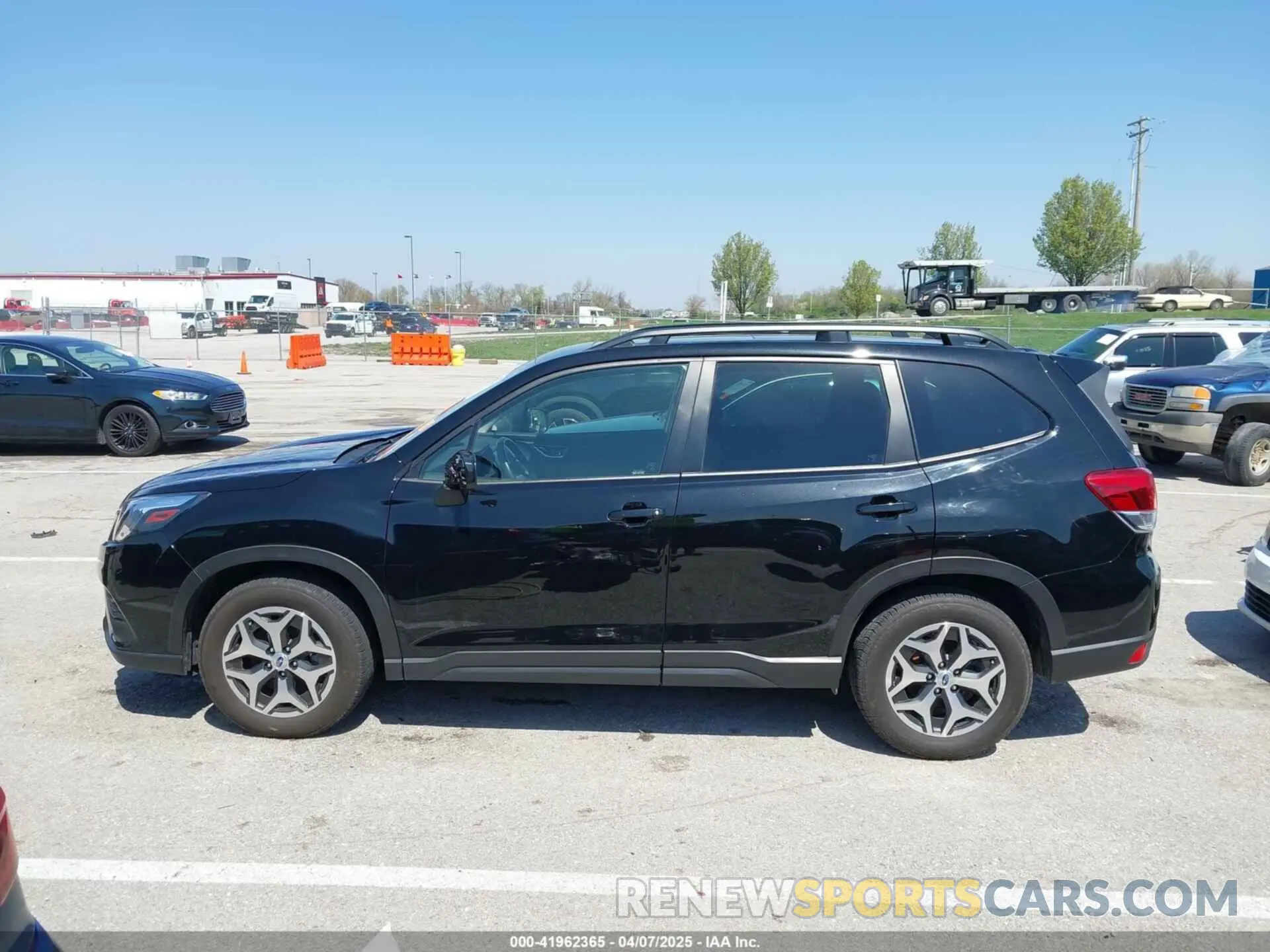 14 fotografías del automóvil dañado JF2SKADC0PH461063 SUBARU FORESTER 2023