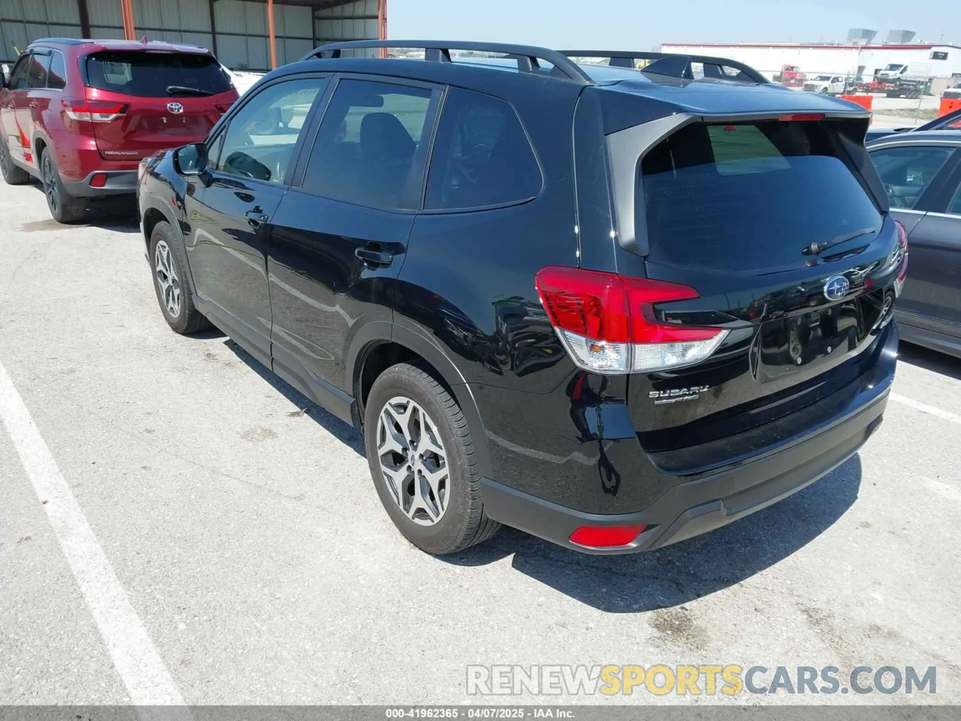 3 fotografías del automóvil dañado JF2SKADC0PH461063 SUBARU FORESTER 2023