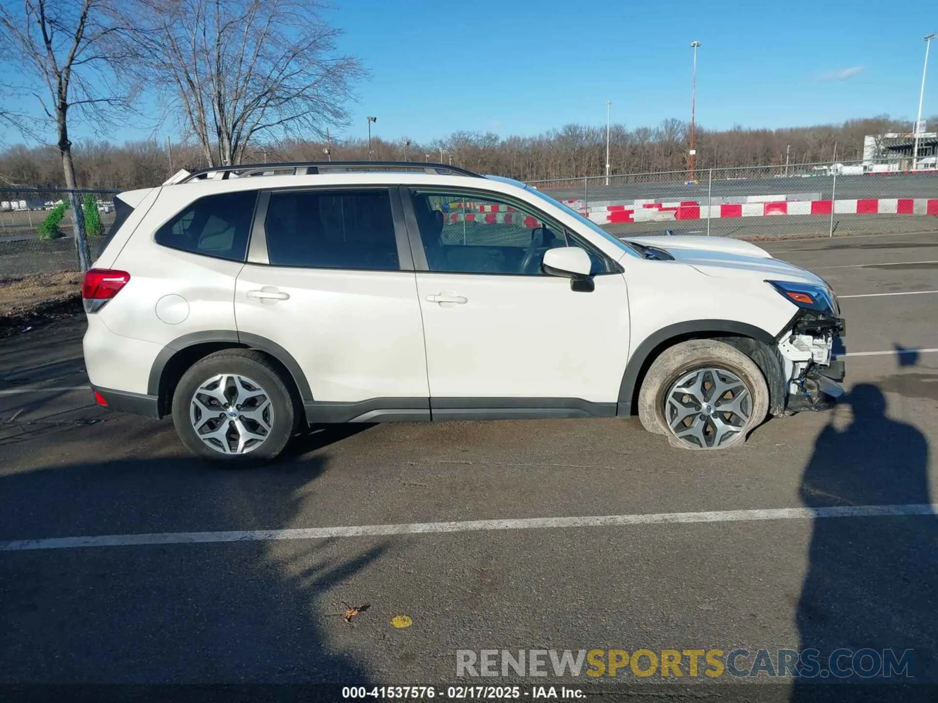 13 fotografías del automóvil dañado JF2SKADC0PH512111 SUBARU FORESTER 2023