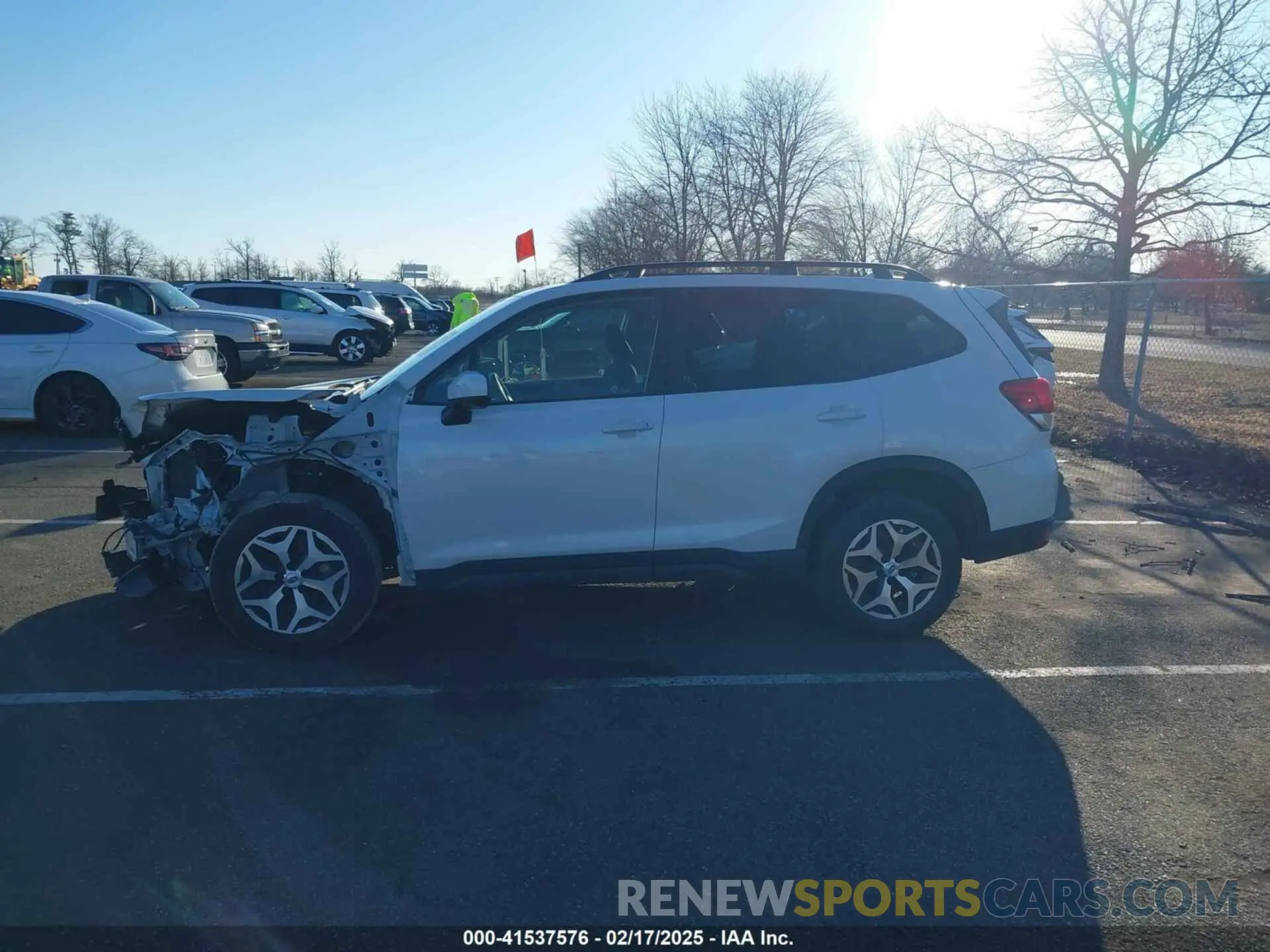 14 fotografías del automóvil dañado JF2SKADC0PH512111 SUBARU FORESTER 2023