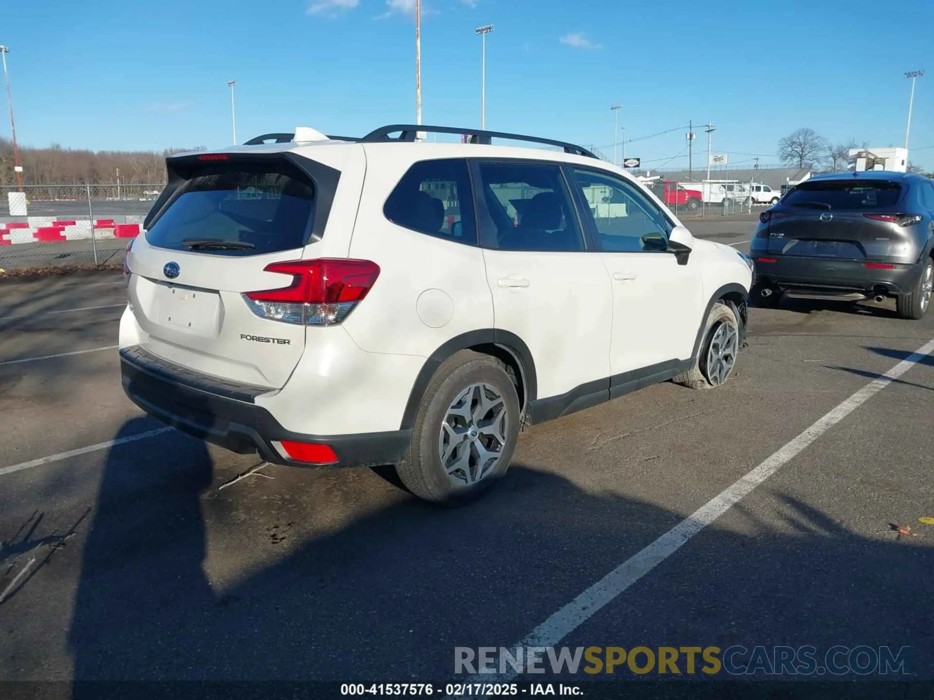 4 fotografías del automóvil dañado JF2SKADC0PH512111 SUBARU FORESTER 2023