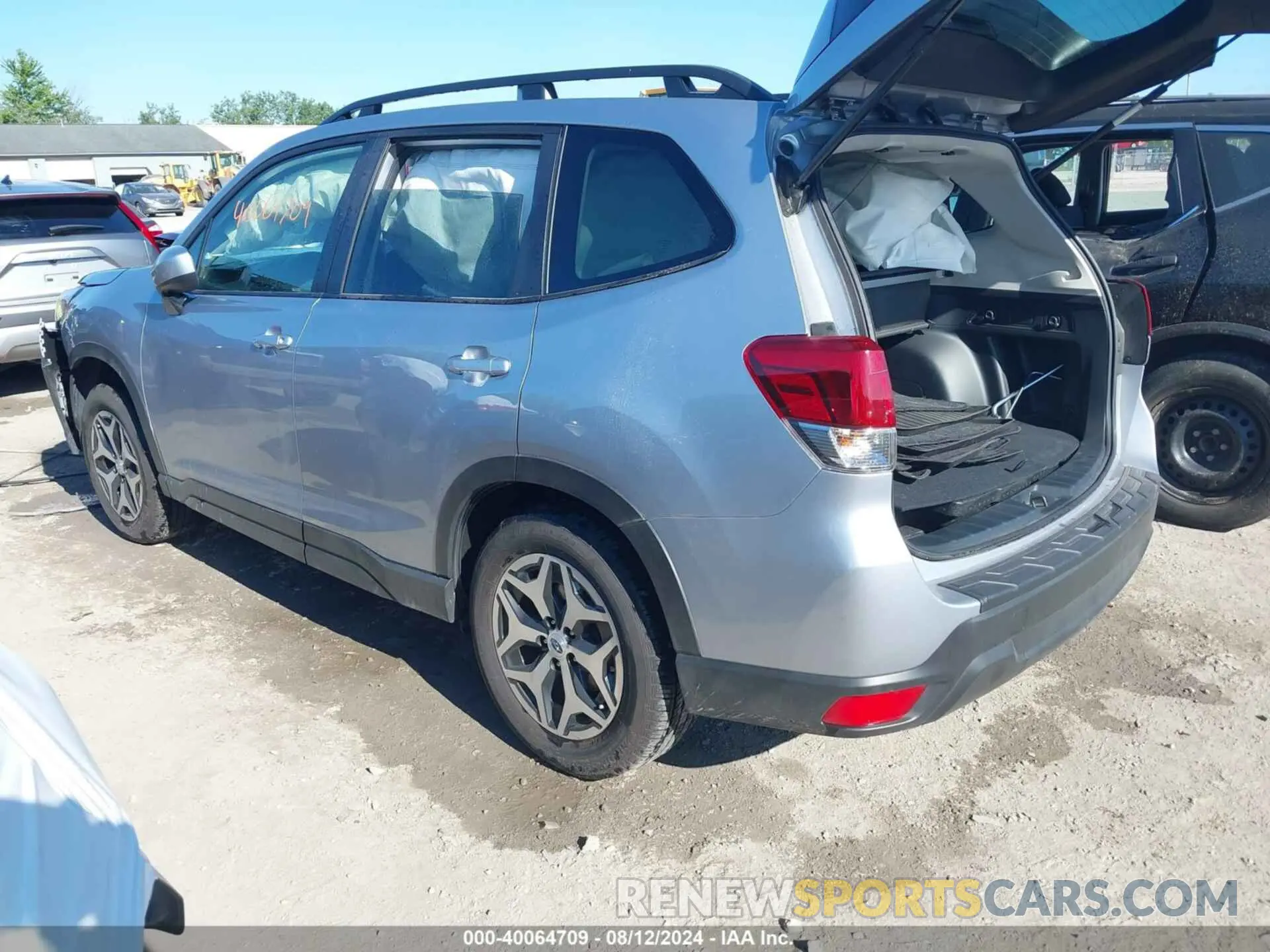 3 fotografías del automóvil dañado JF2SKADC5PH501170 SUBARU FORESTER 2023