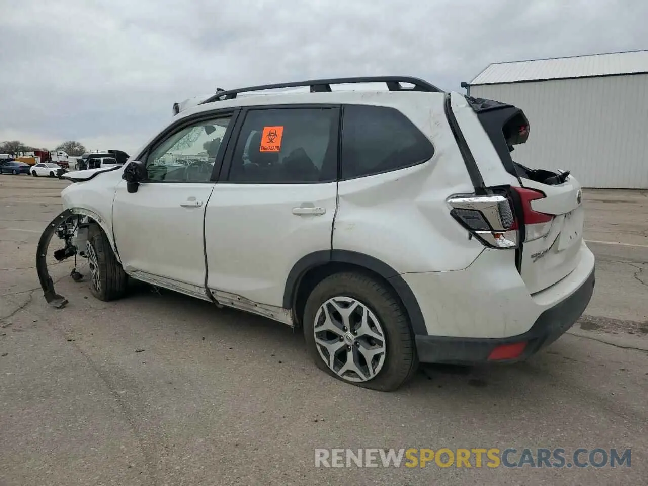 2 fotografías del automóvil dañado JF2SKAEC1PH413750 SUBARU FORESTER 2023