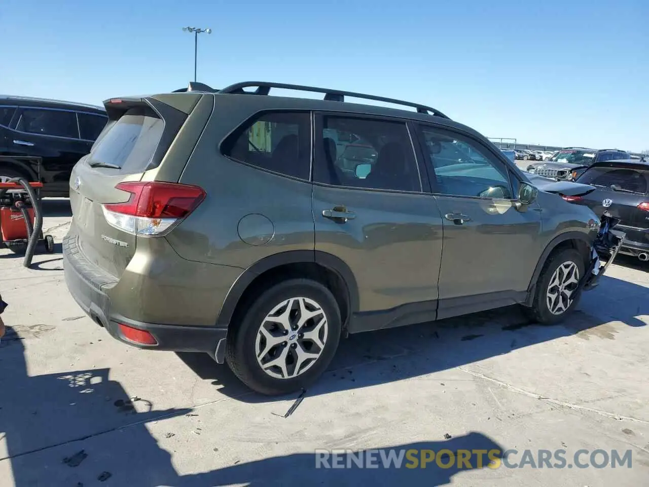 3 fotografías del automóvil dañado JF2SKAECXPH535619 SUBARU FORESTER 2023