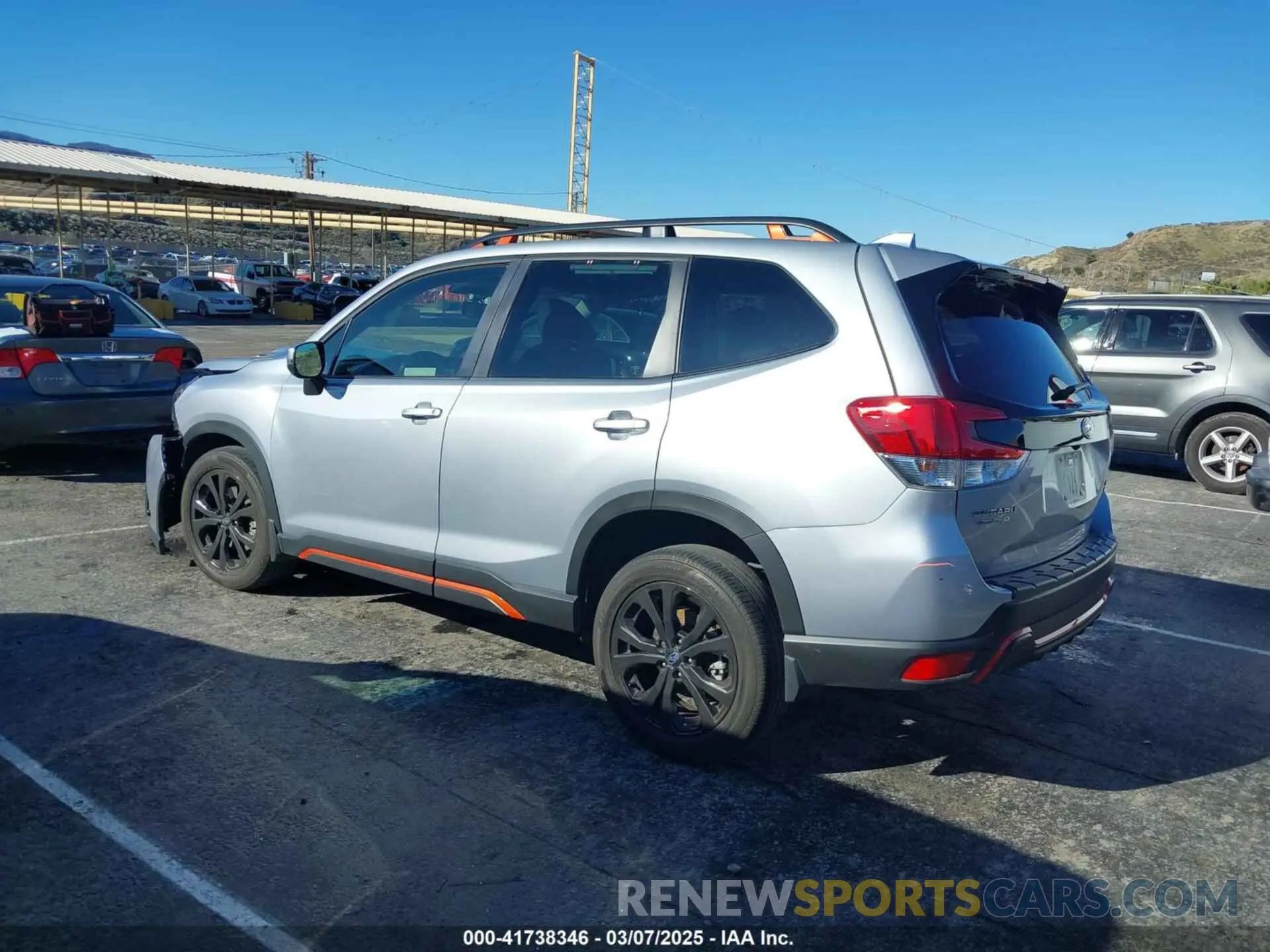 3 fotografías del automóvil dañado JF2SKAJC4PH418382 SUBARU FORESTER 2023
