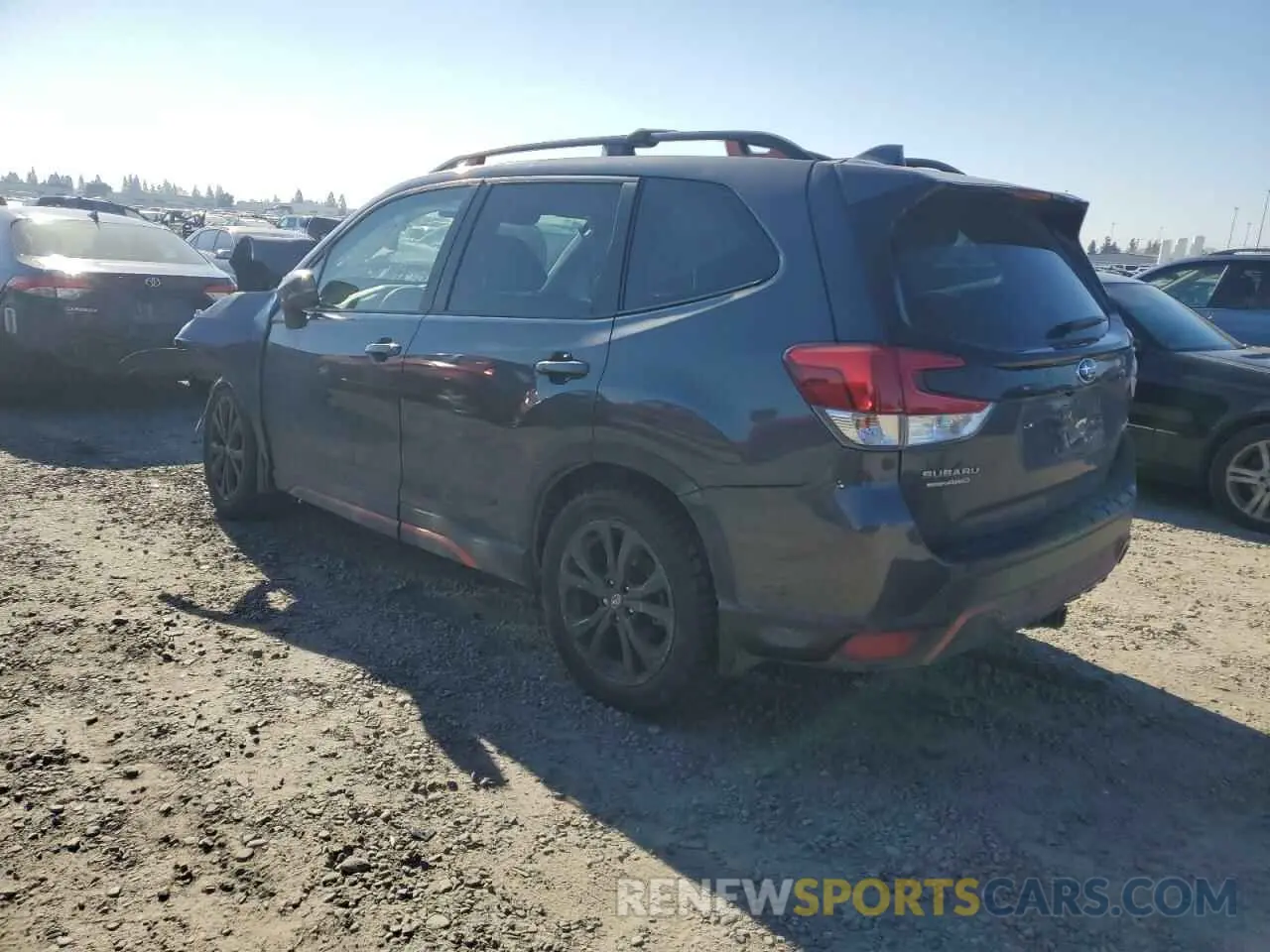 2 fotografías del automóvil dañado JF2SKAJC7PH466135 SUBARU FORESTER 2023