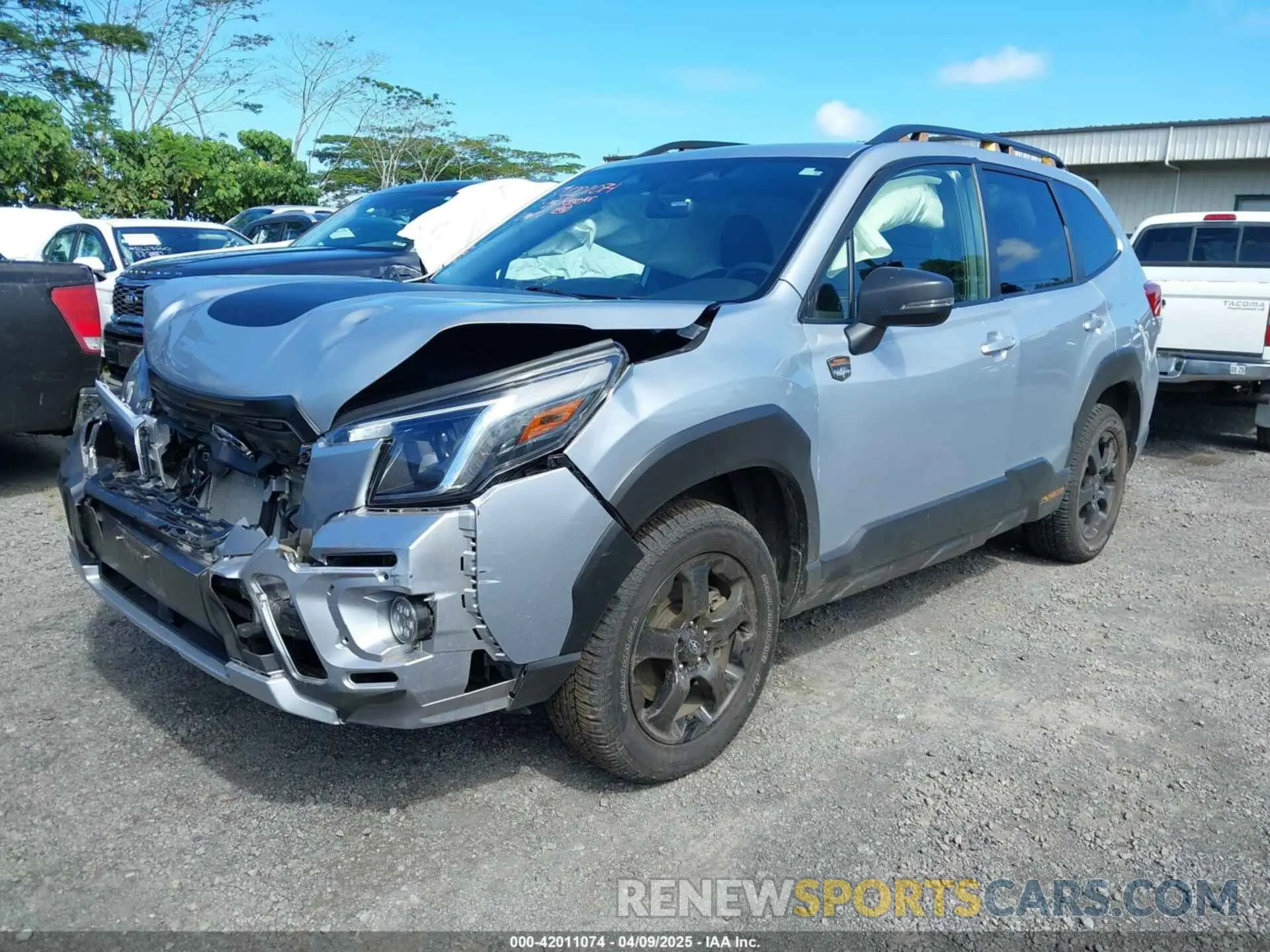 2 fotografías del automóvil dañado JF2SKALC0PH447018 SUBARU FORESTER 2023
