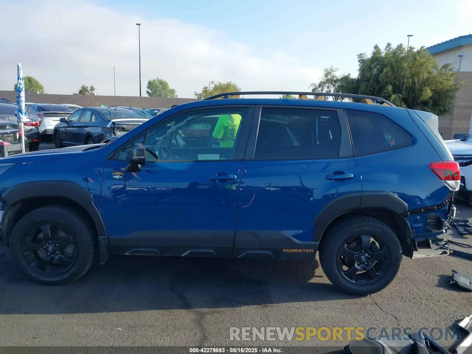 15 fotografías del automóvil dañado JF2SKAMC8PH474675 SUBARU FORESTER 2023