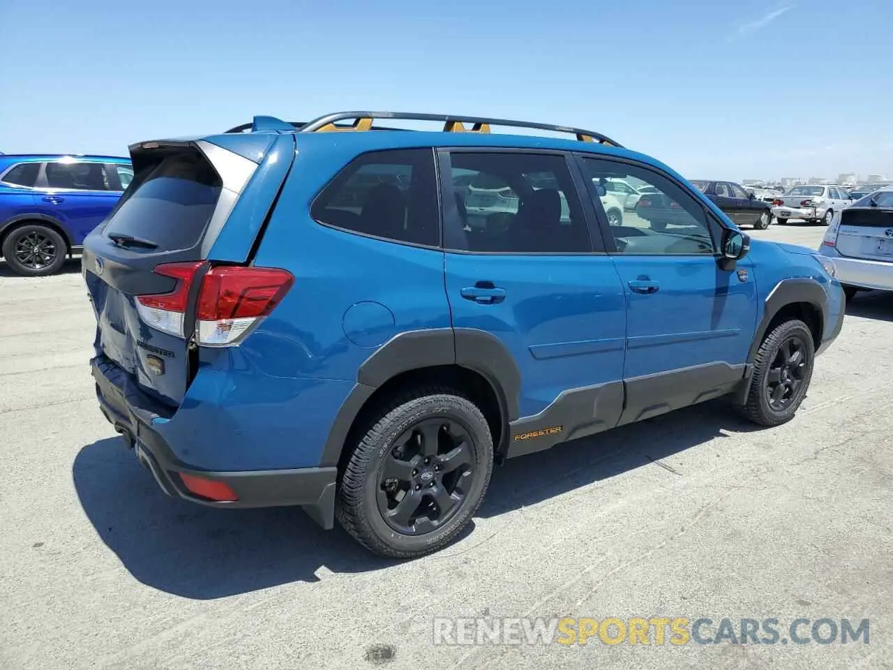3 fotografías del automóvil dañado JF2SKAMC9PH456962 SUBARU FORESTER 2023