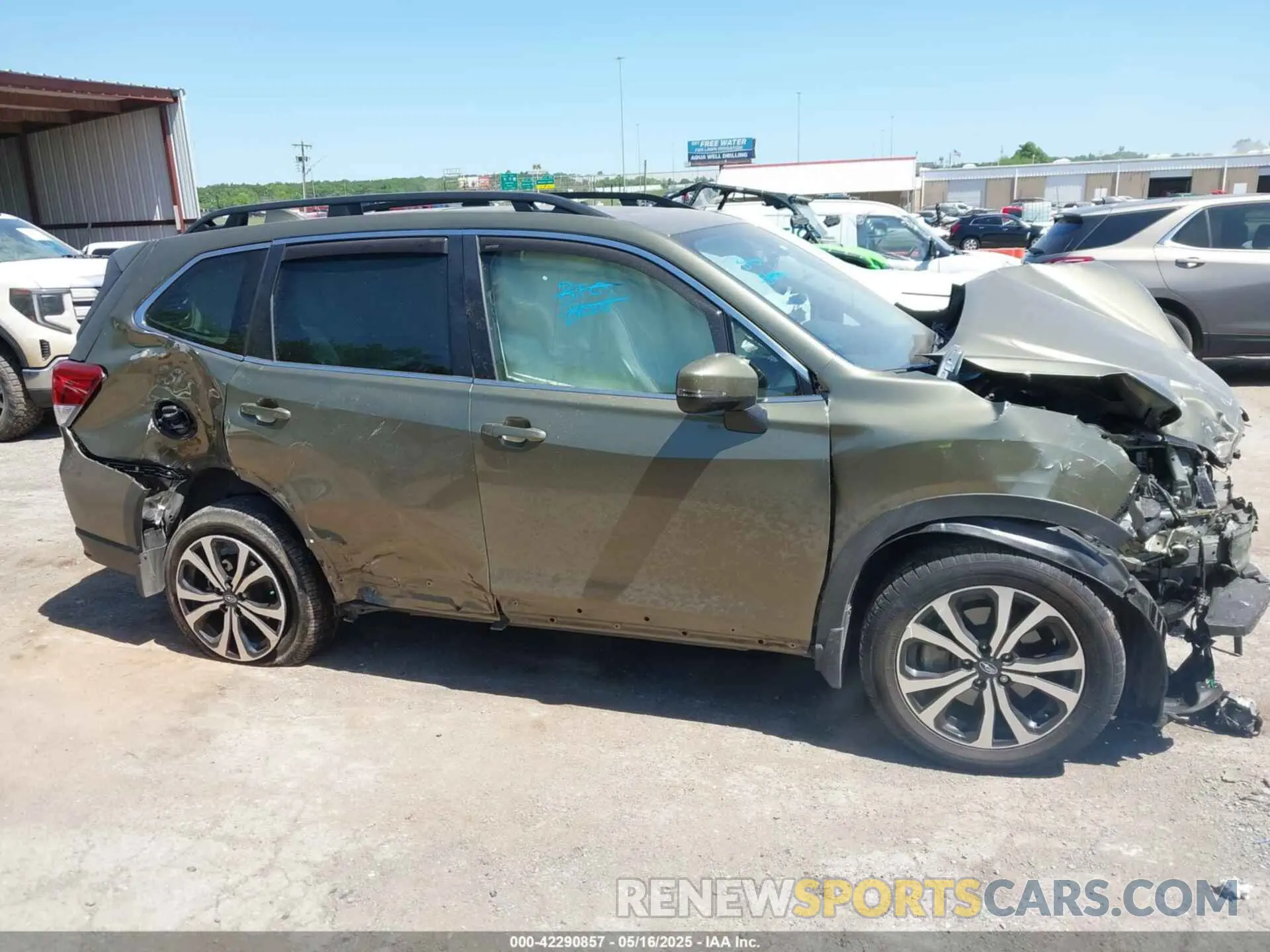 12 fotografías del automóvil dañado JF2SKAPC2PH502529 SUBARU FORESTER 2023