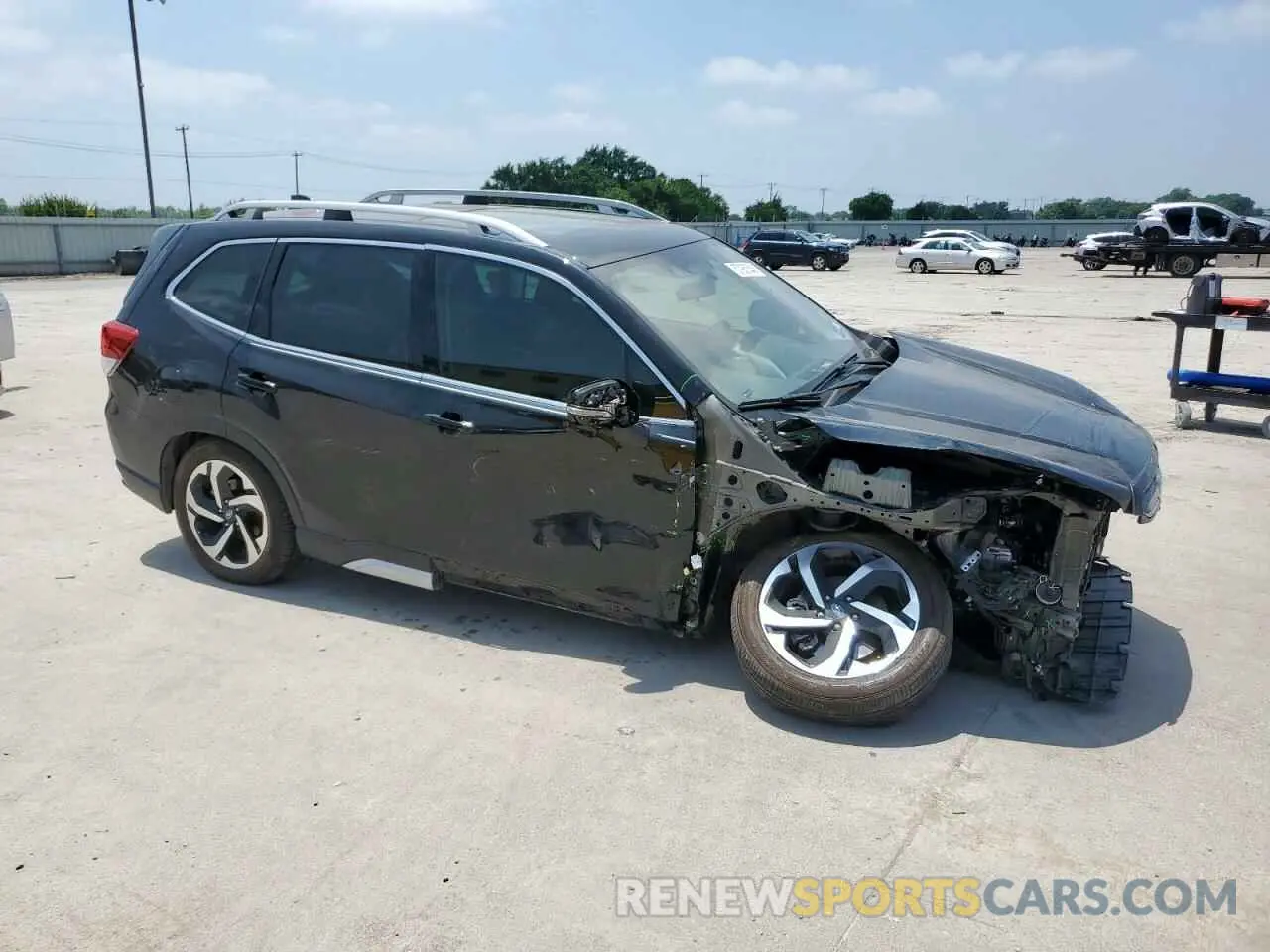 4 fotografías del automóvil dañado JF2SKARC2PH403559 SUBARU FORESTER 2023