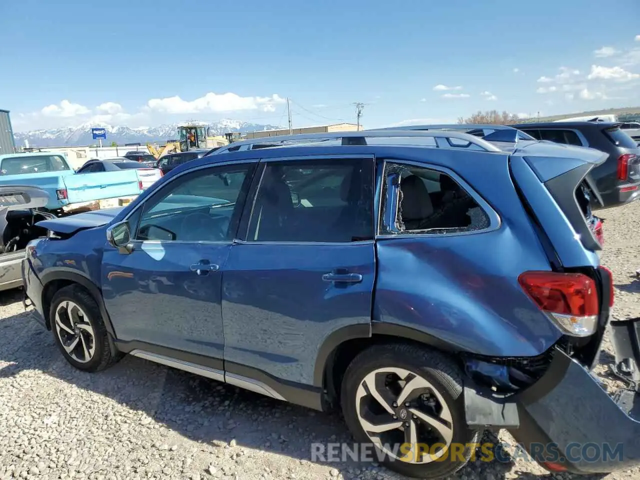 2 fotografías del automóvil dañado JF2SKARC3PH501676 SUBARU FORESTER 2023