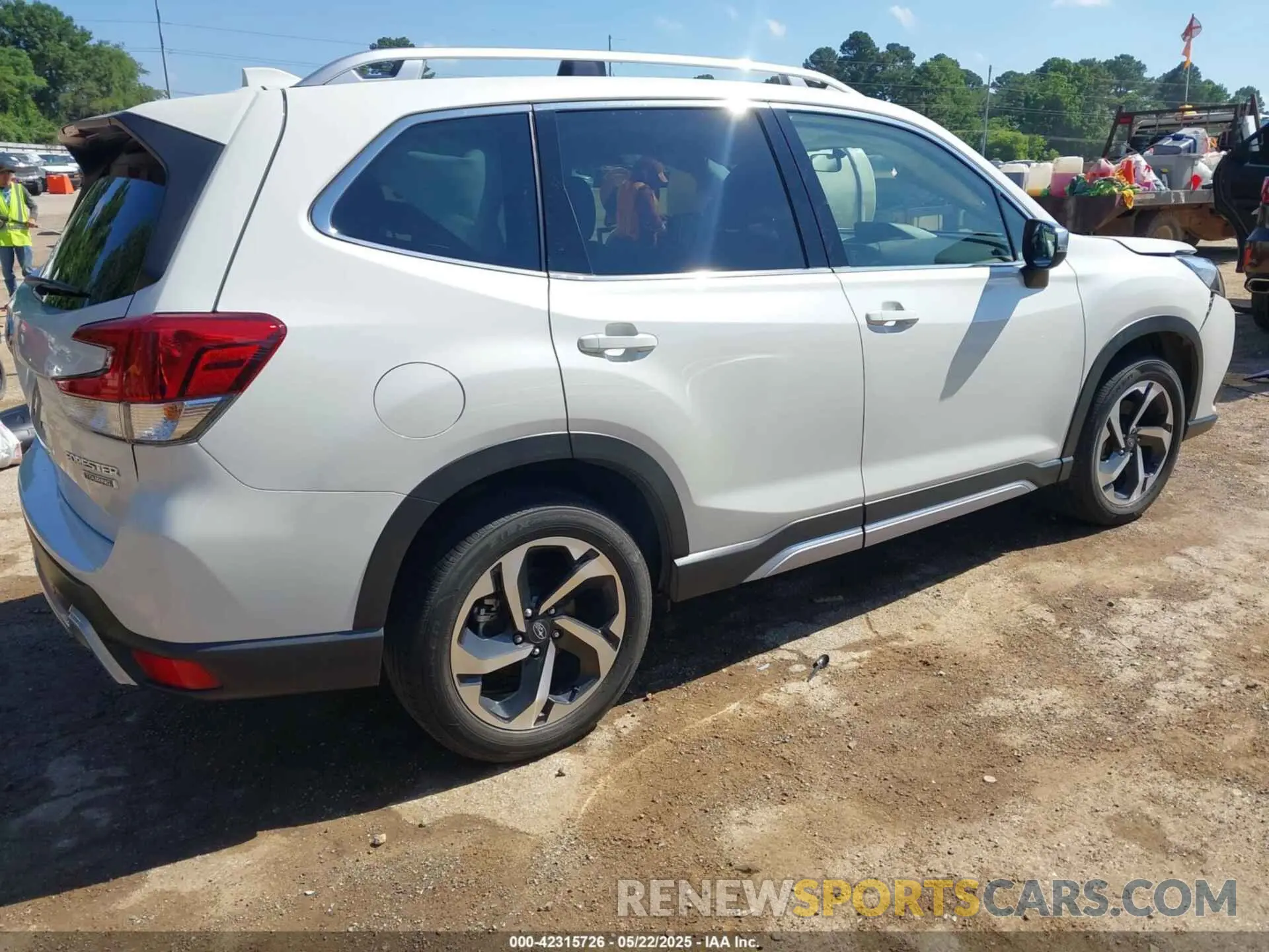4 fotografías del automóvil dañado JF2SKARC3PH525847 SUBARU FORESTER 2023