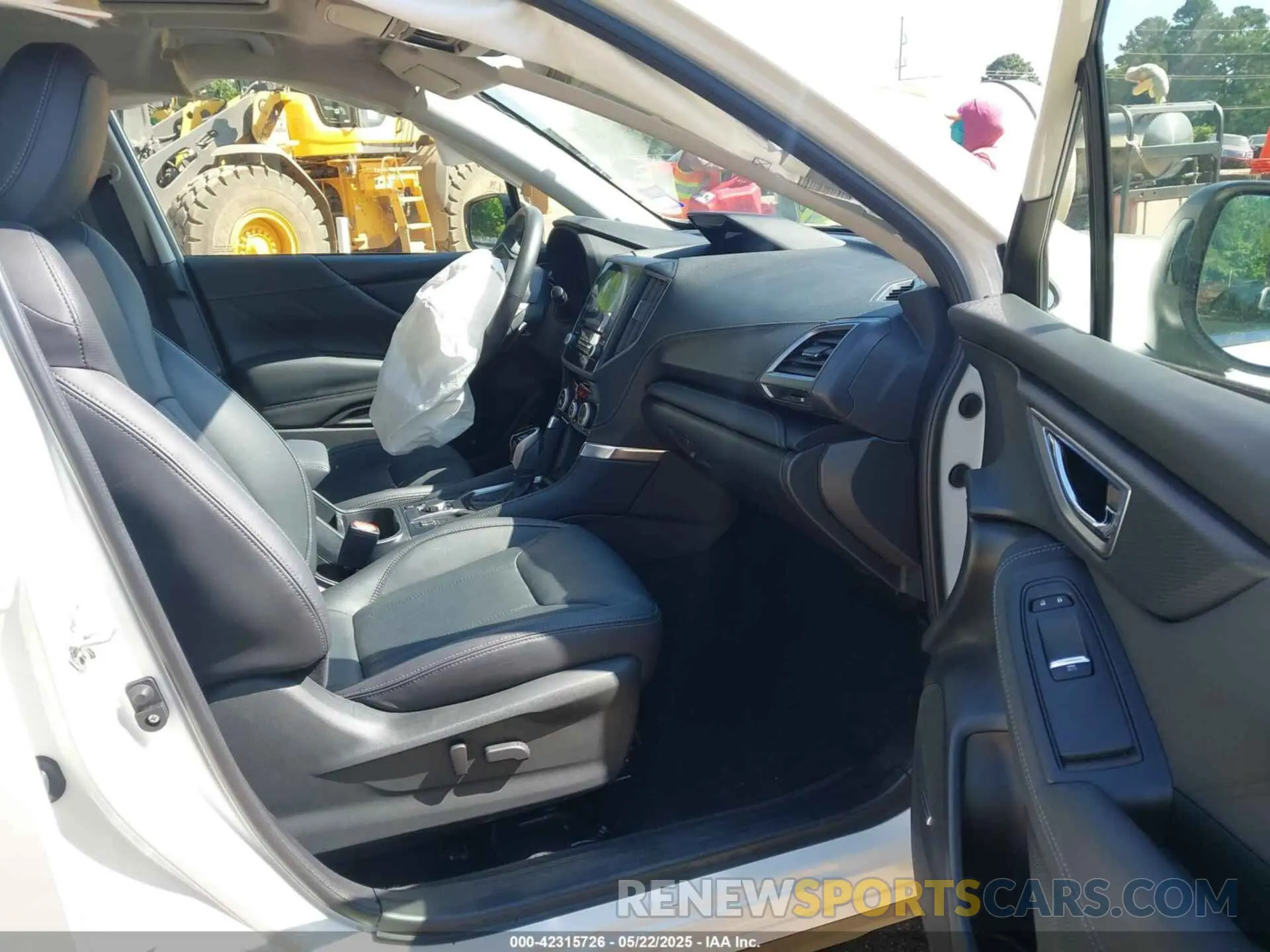 5 fotografías del automóvil dañado JF2SKARC3PH525847 SUBARU FORESTER 2023