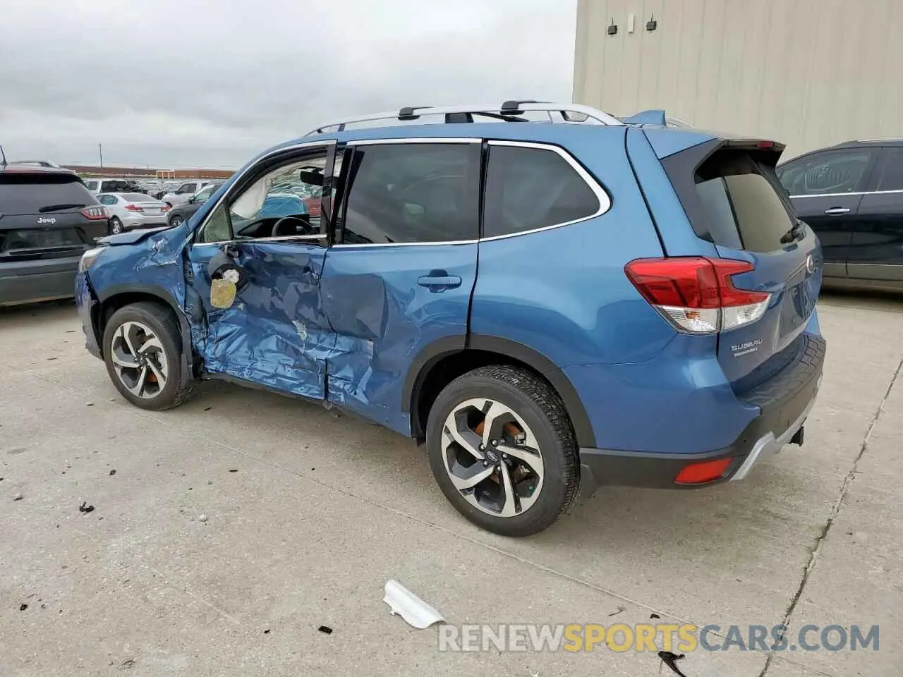 2 fotografías del automóvil dañado JF2SKARC8PH454113 SUBARU FORESTER 2023