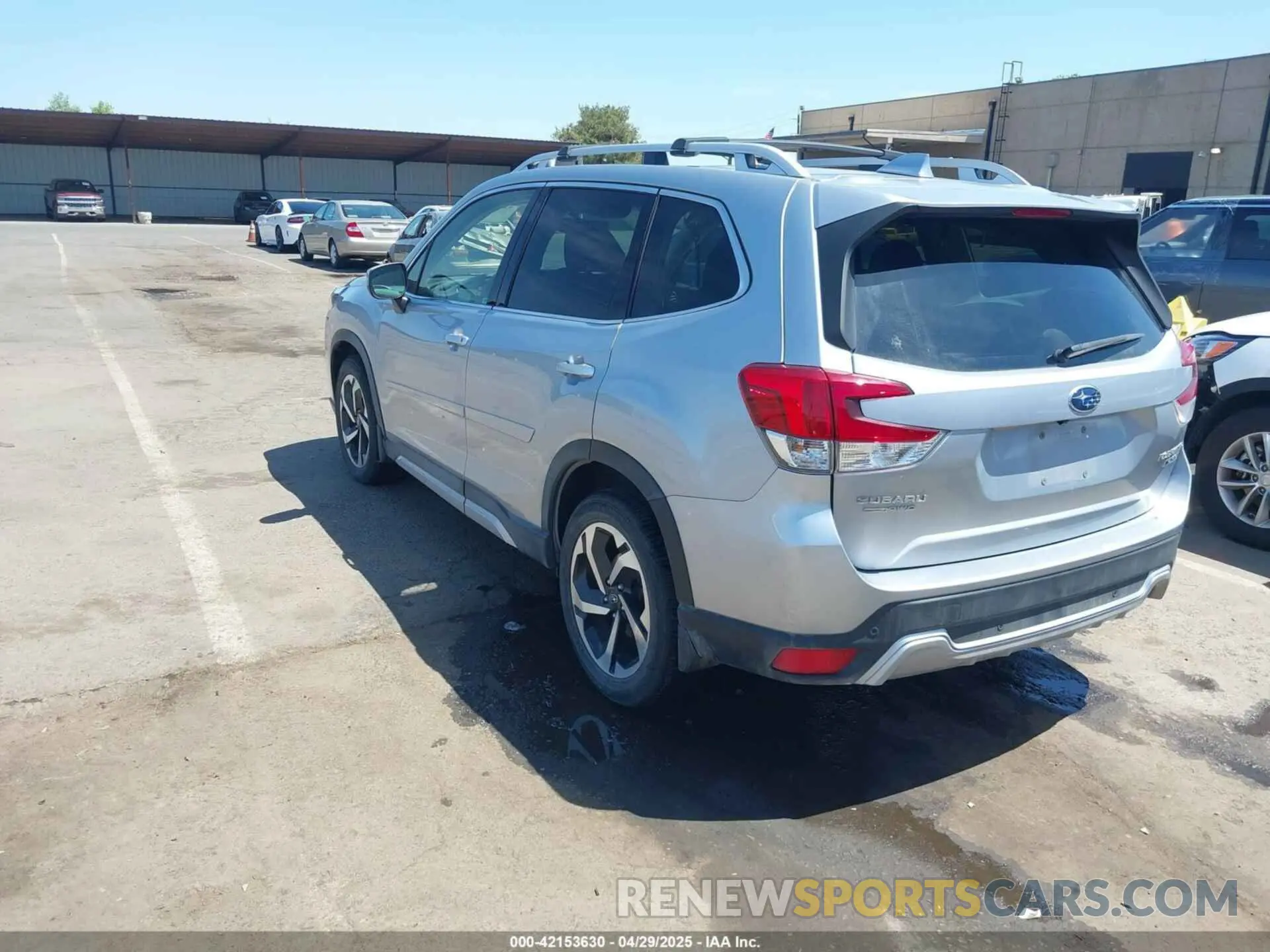 3 fotografías del automóvil dañado JF2SKARC9PH506171 SUBARU FORESTER 2023