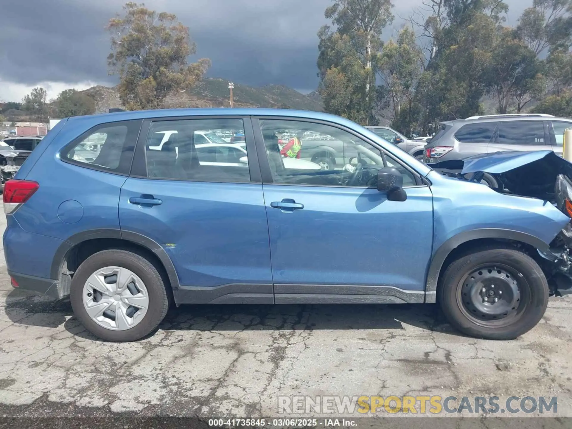 12 fotografías del automóvil dañado JF2SKAAC3RH493948 SUBARU FORESTER 2024