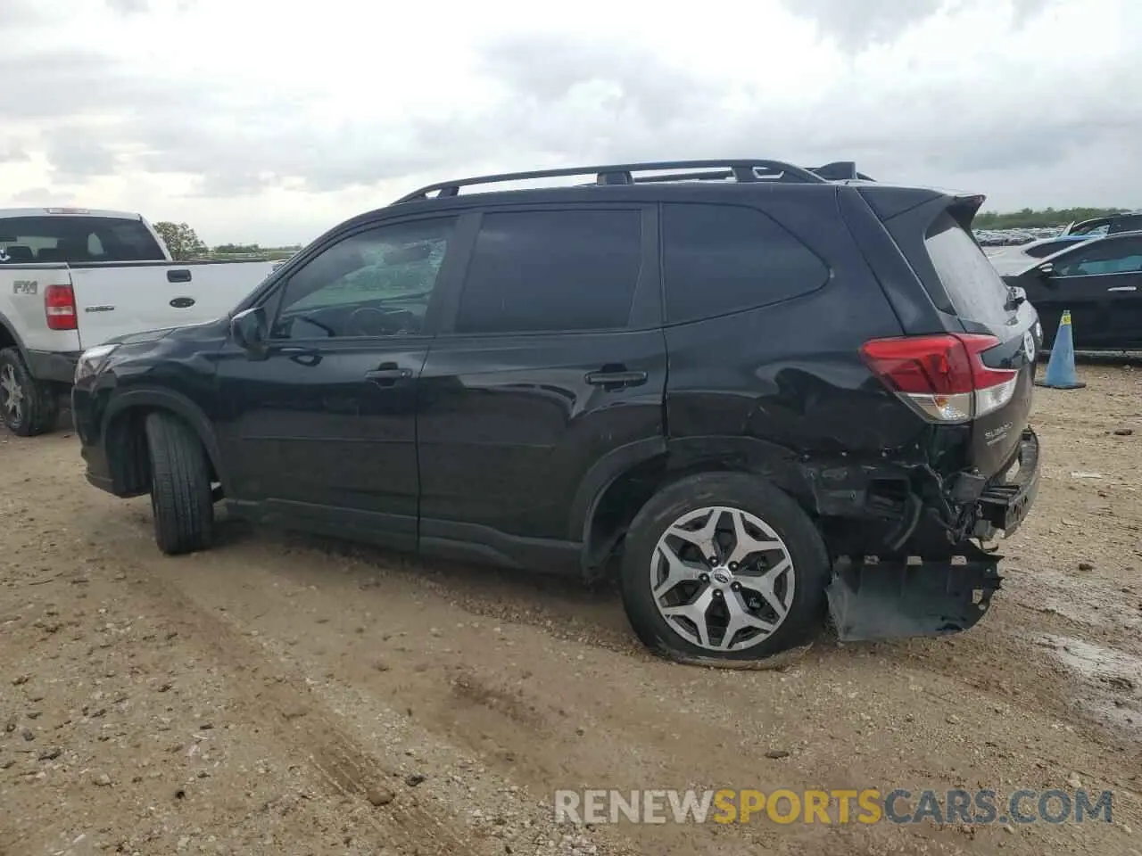 2 fotografías del automóvil dañado JF2SKADC5RH415151 SUBARU FORESTER 2024