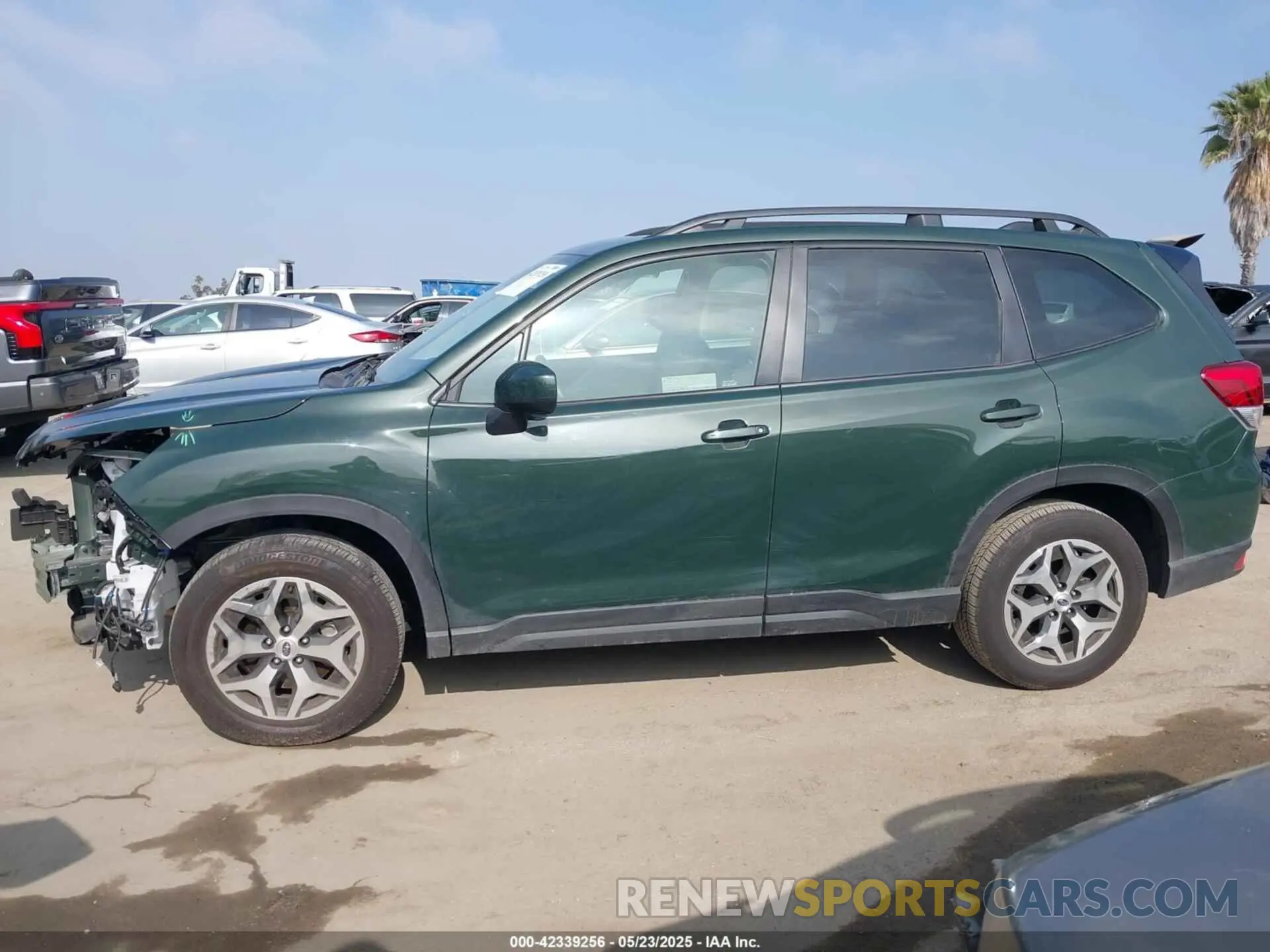 14 fotografías del automóvil dañado JF2SKADC9RH411801 SUBARU FORESTER 2024