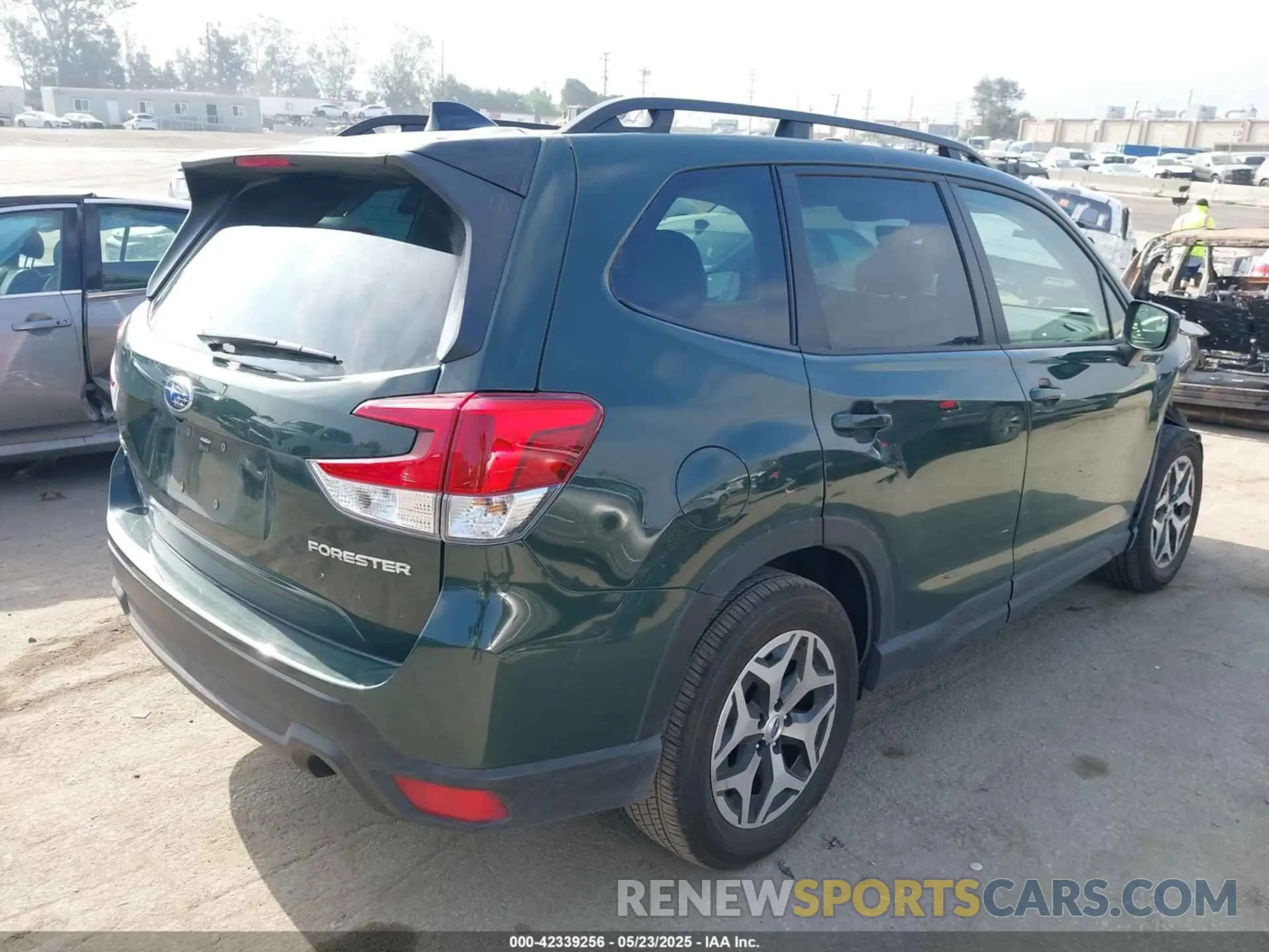 4 fotografías del automóvil dañado JF2SKADC9RH411801 SUBARU FORESTER 2024