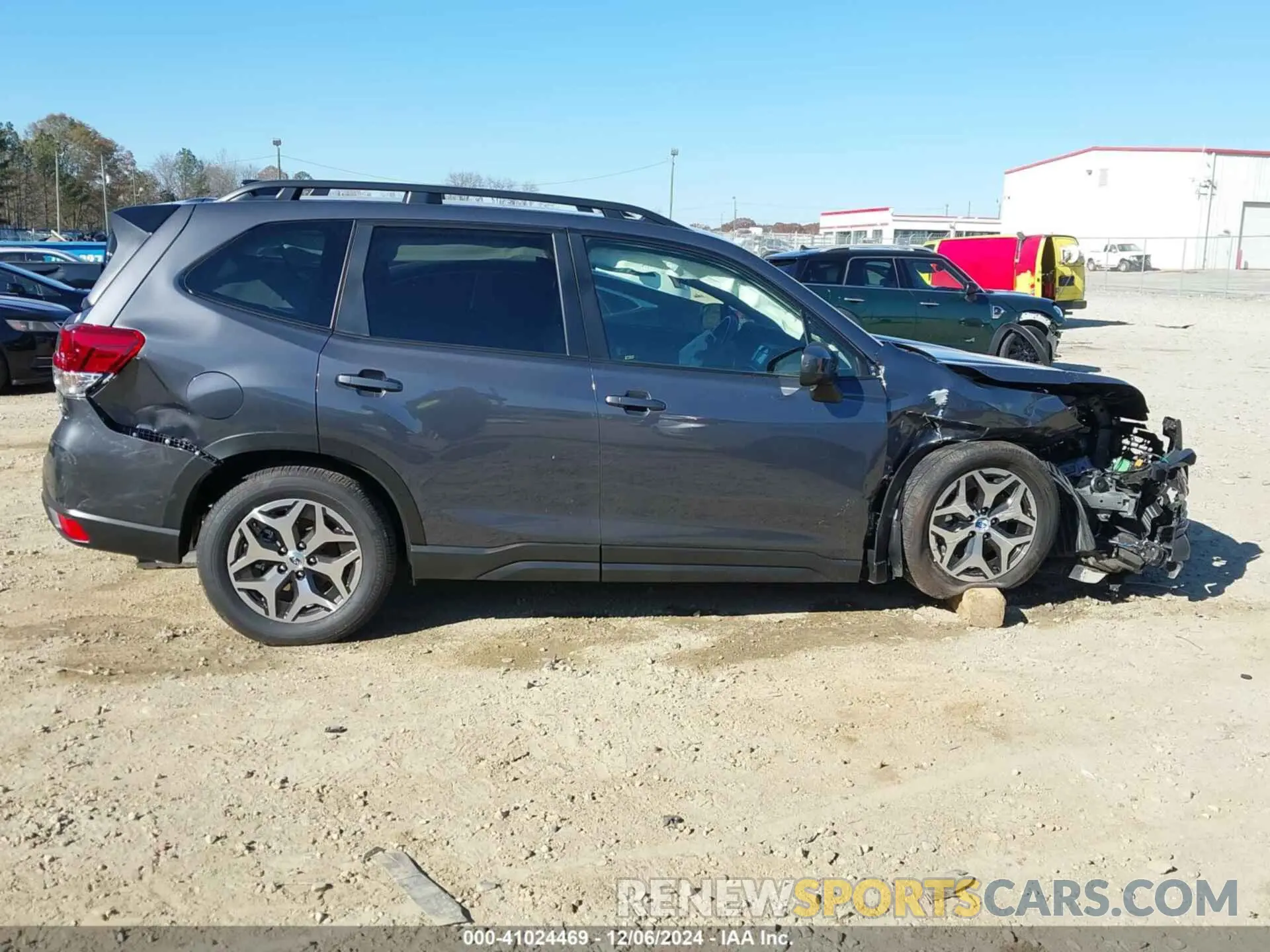 13 fotografías del automóvil dañado JF2SKADCXRH444533 SUBARU FORESTER 2024