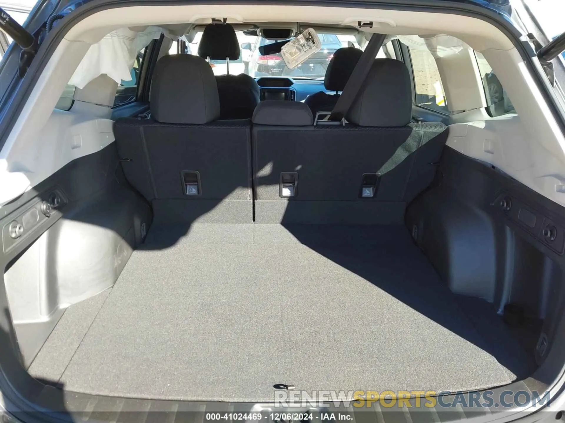 18 fotografías del automóvil dañado JF2SKADCXRH444533 SUBARU FORESTER 2024
