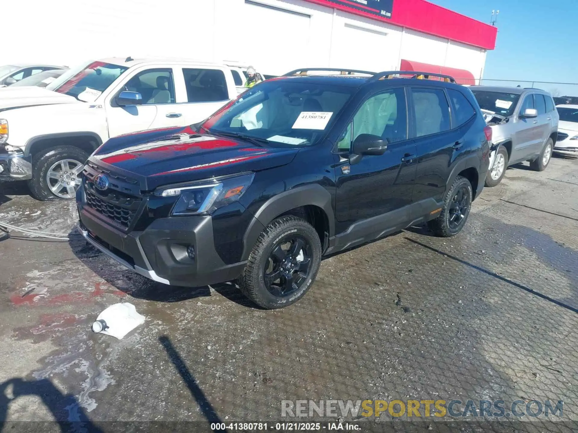 2 fotografías del automóvil dañado JF2SKAJC0RH528235 SUBARU FORESTER 2024