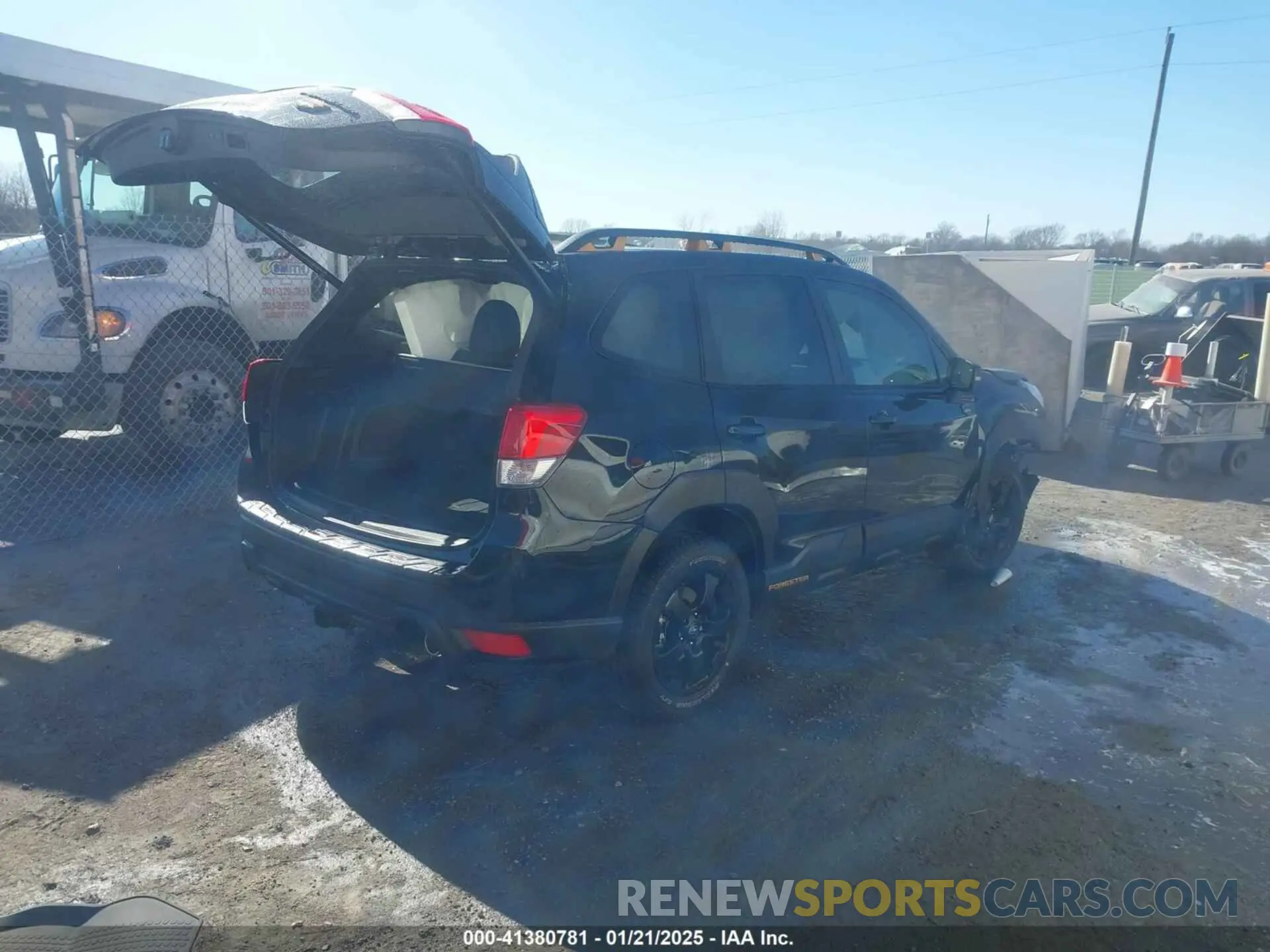 4 fotografías del automóvil dañado JF2SKAJC0RH528235 SUBARU FORESTER 2024
