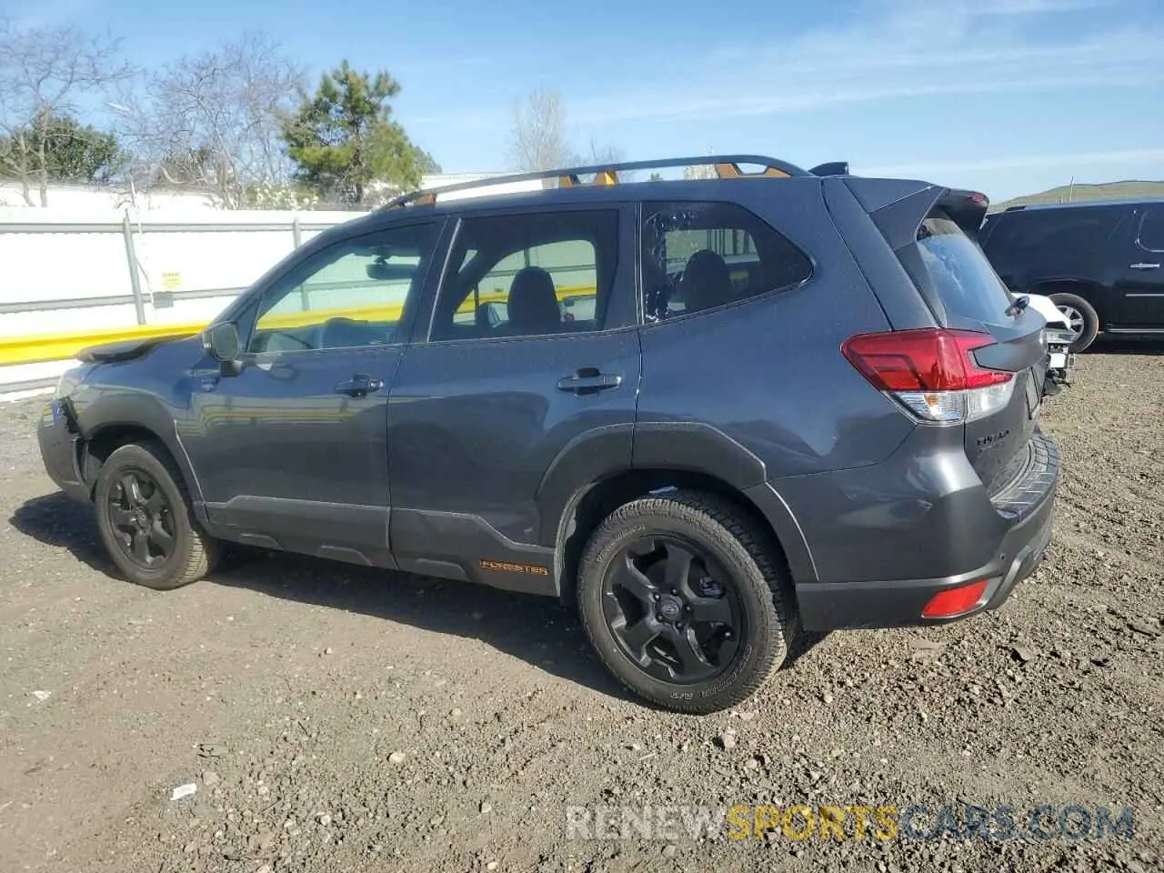 2 fotografías del automóvil dañado JF2SKAJC2RH523151 SUBARU FORESTER 2024