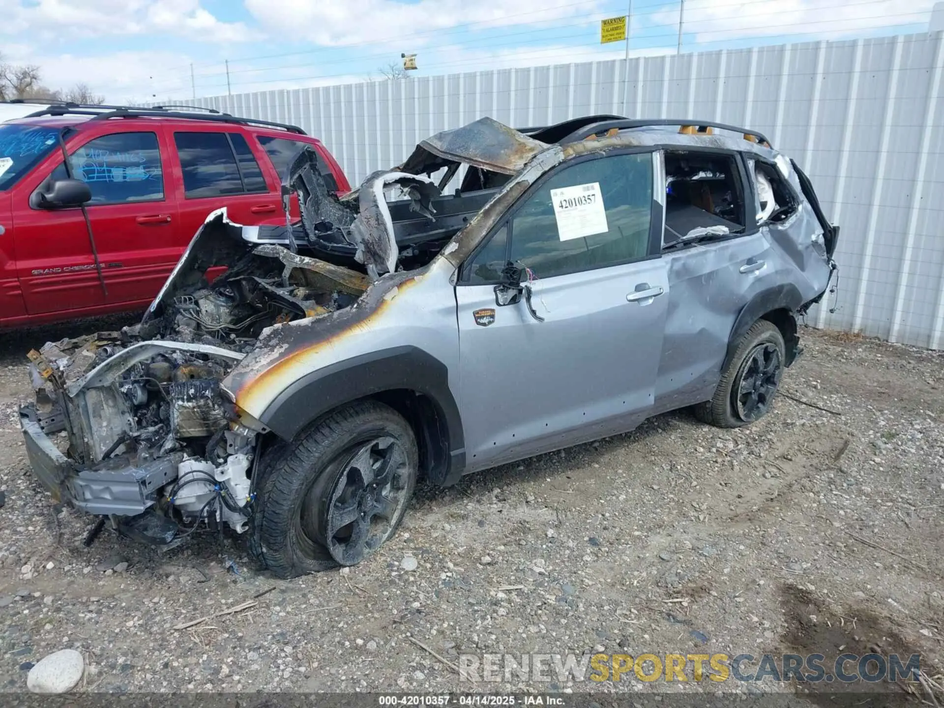 2 fotografías del automóvil dañado JF2SKAJC3RH528925 SUBARU FORESTER 2024