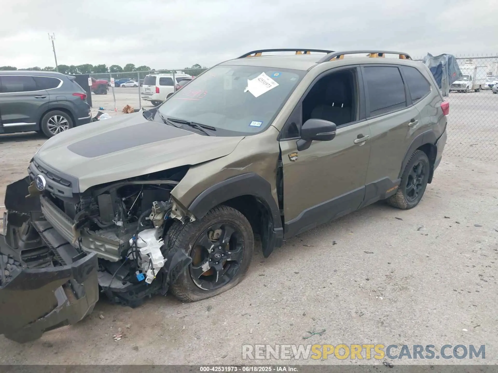 2 fotografías del automóvil dañado JF2SKAJC7RH411932 SUBARU FORESTER 2024