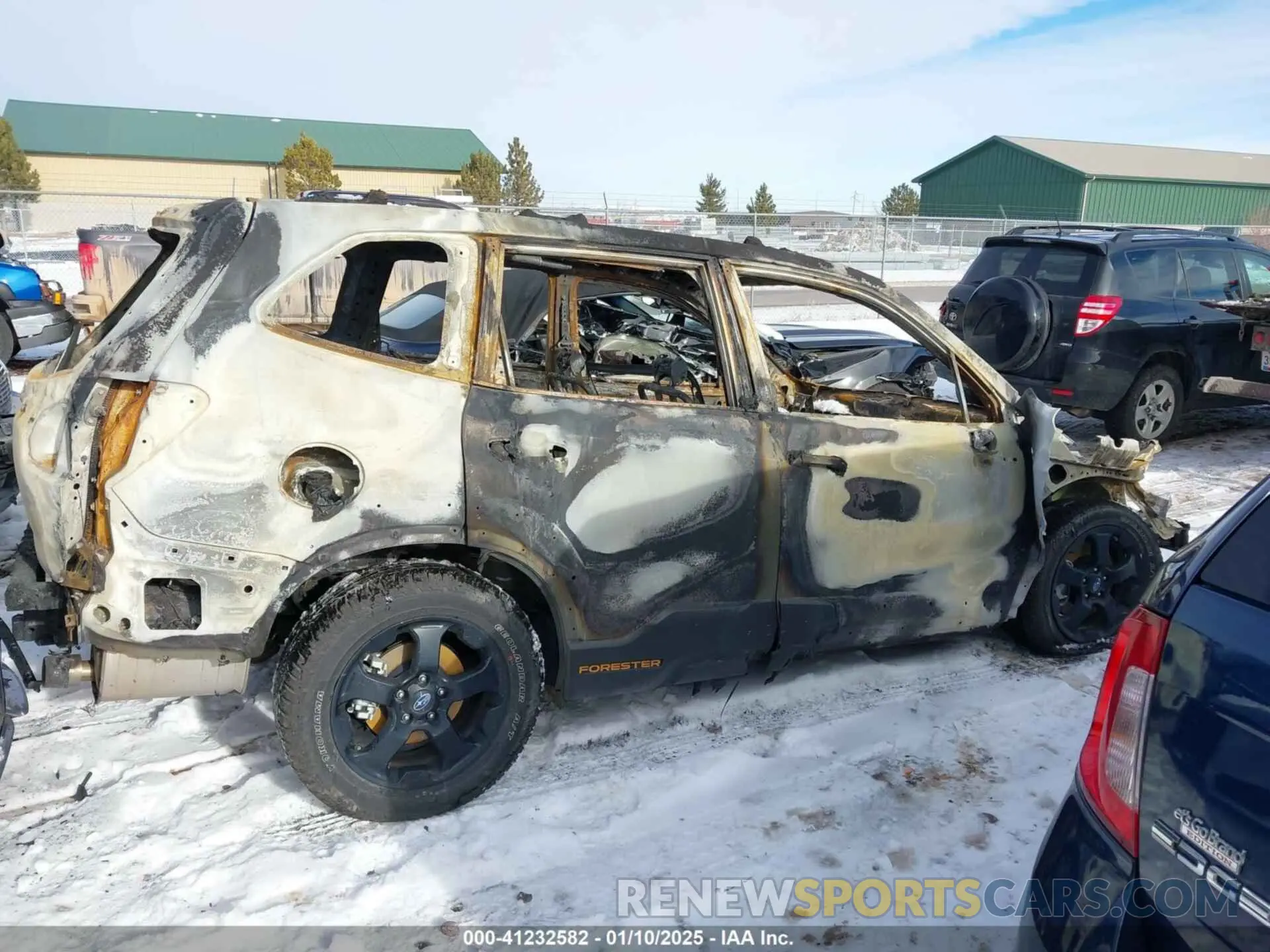 12 fotografías del automóvil dañado JF2SKAJCXRH461885 SUBARU FORESTER 2024