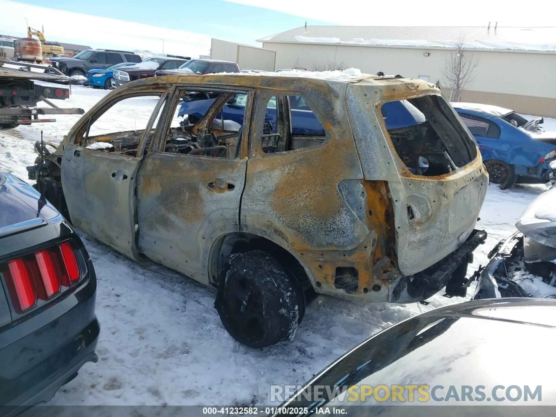 3 fotografías del automóvil dañado JF2SKAJCXRH461885 SUBARU FORESTER 2024