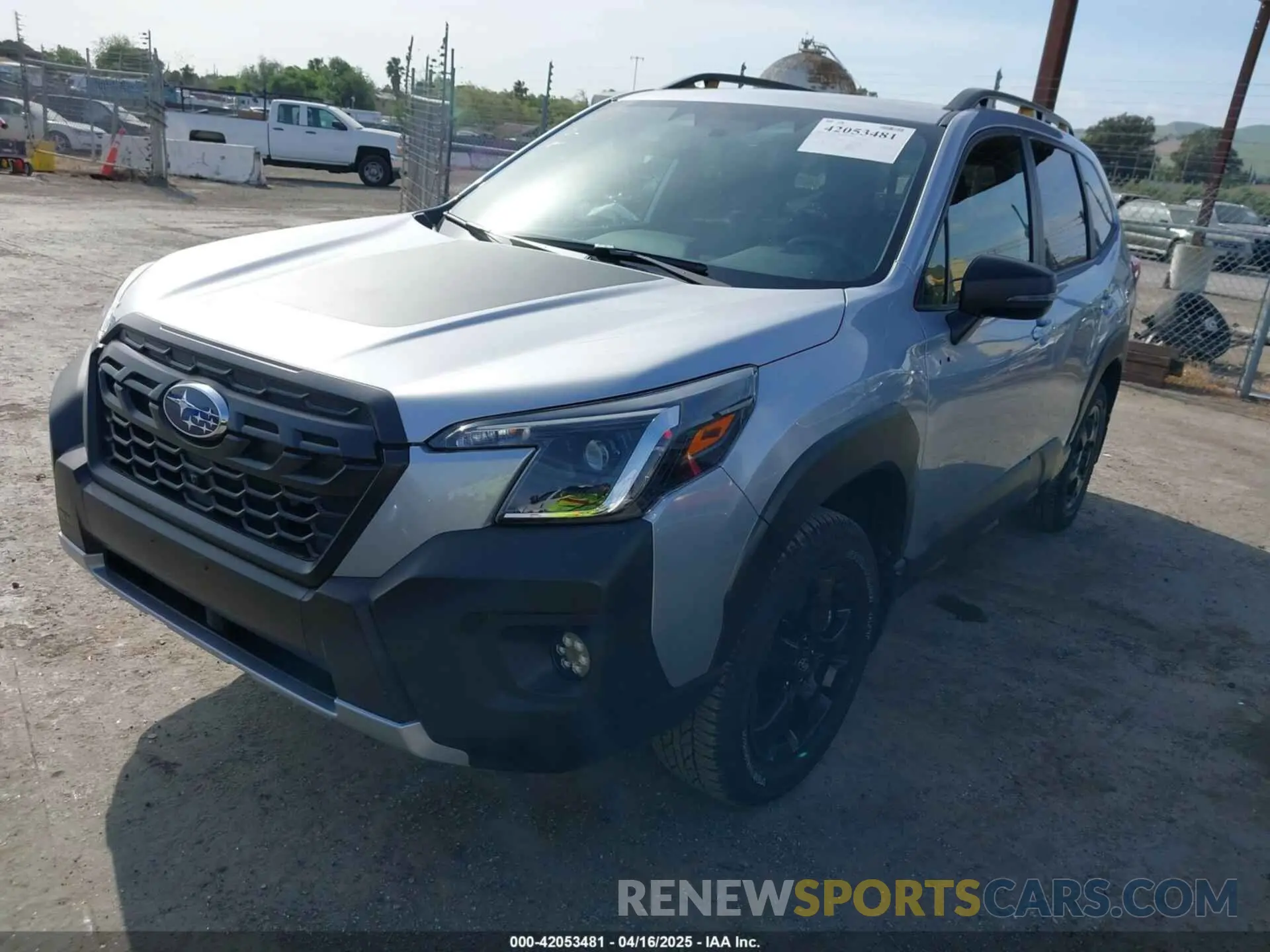 2 fotografías del automóvil dañado JF2SKAJC5SH401079 SUBARU FORESTER 2025