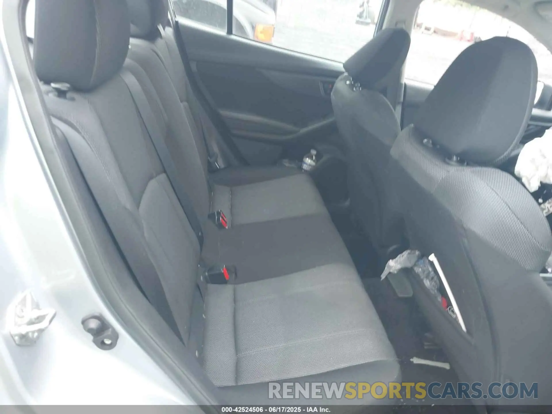 8 fotografías del automóvil dañado 4S3GKAA6XK1613838 SUBARU IMPREZA 2019