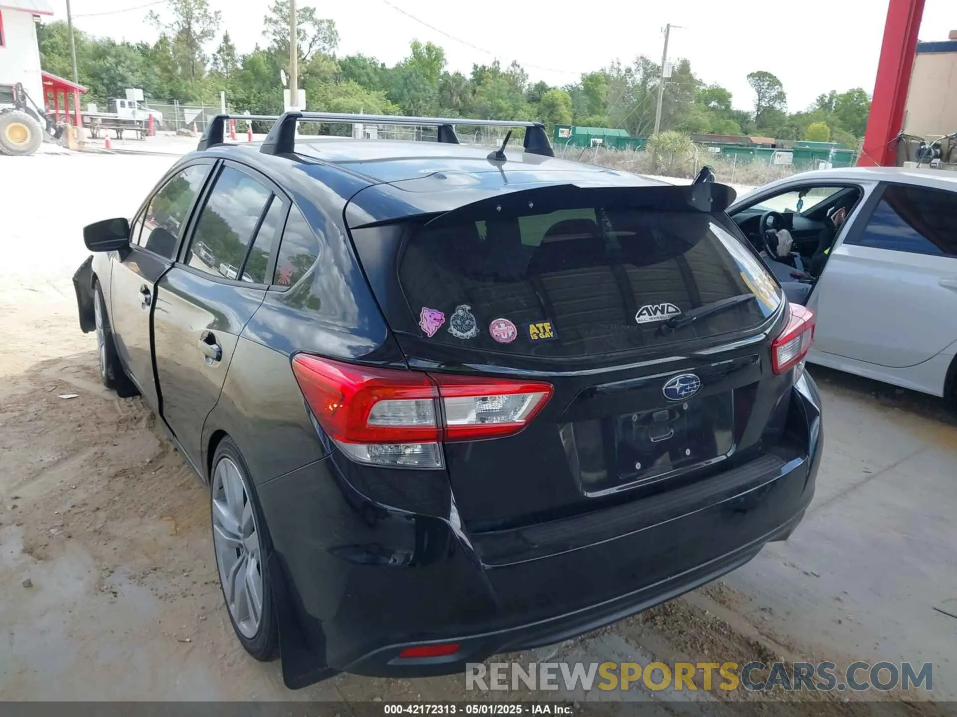 3 fotografías del automóvil dañado 4S3GTAA61K1740636 SUBARU IMPREZA 2019